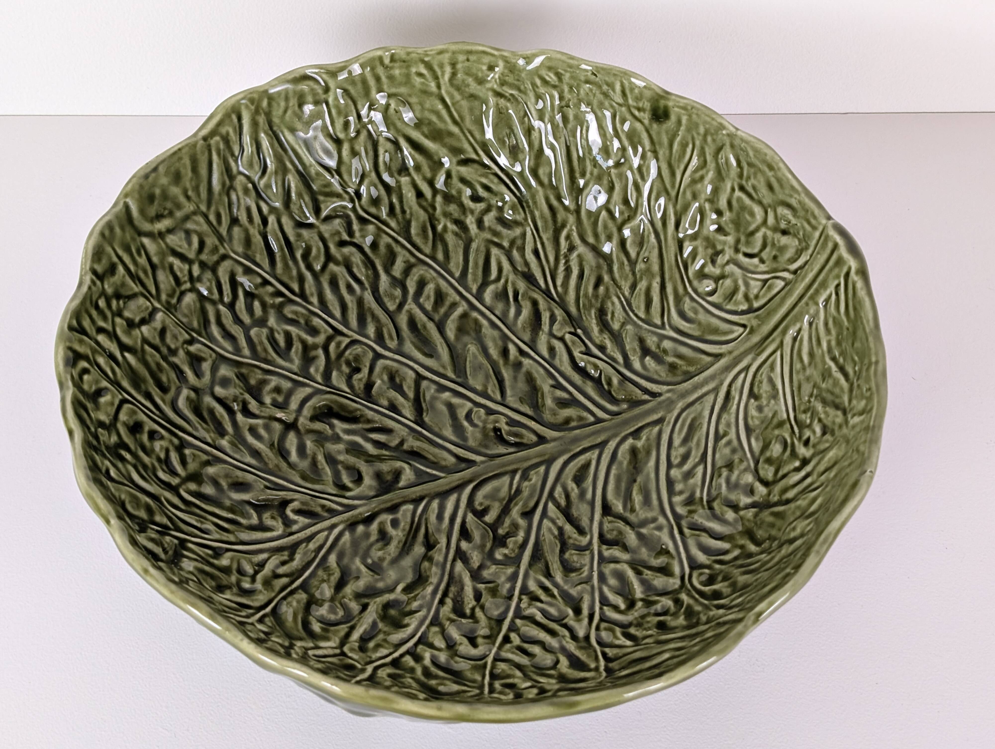 Cabbage leaf salad bowl