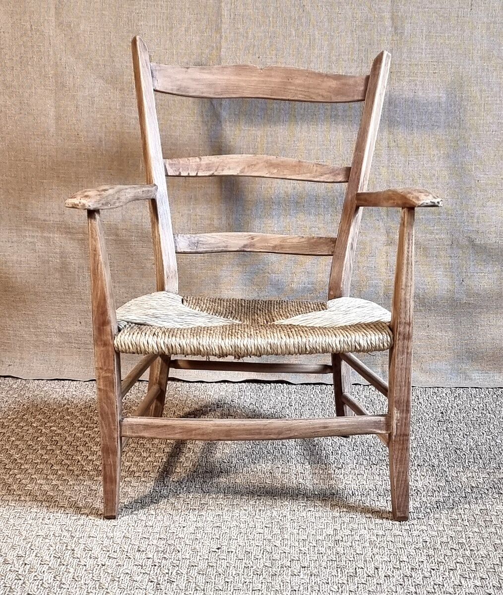 Antique country mulched armchair