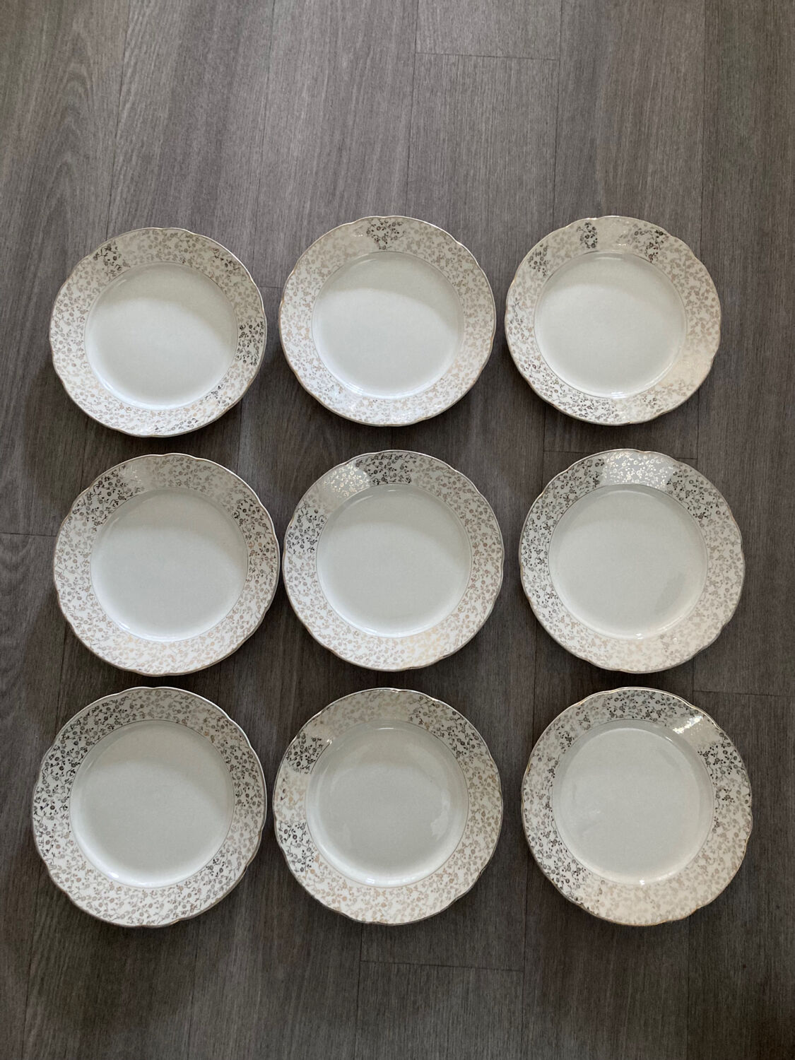 9 Villeroy and Boch “small golden flowers” dinner plates from the 1950s
