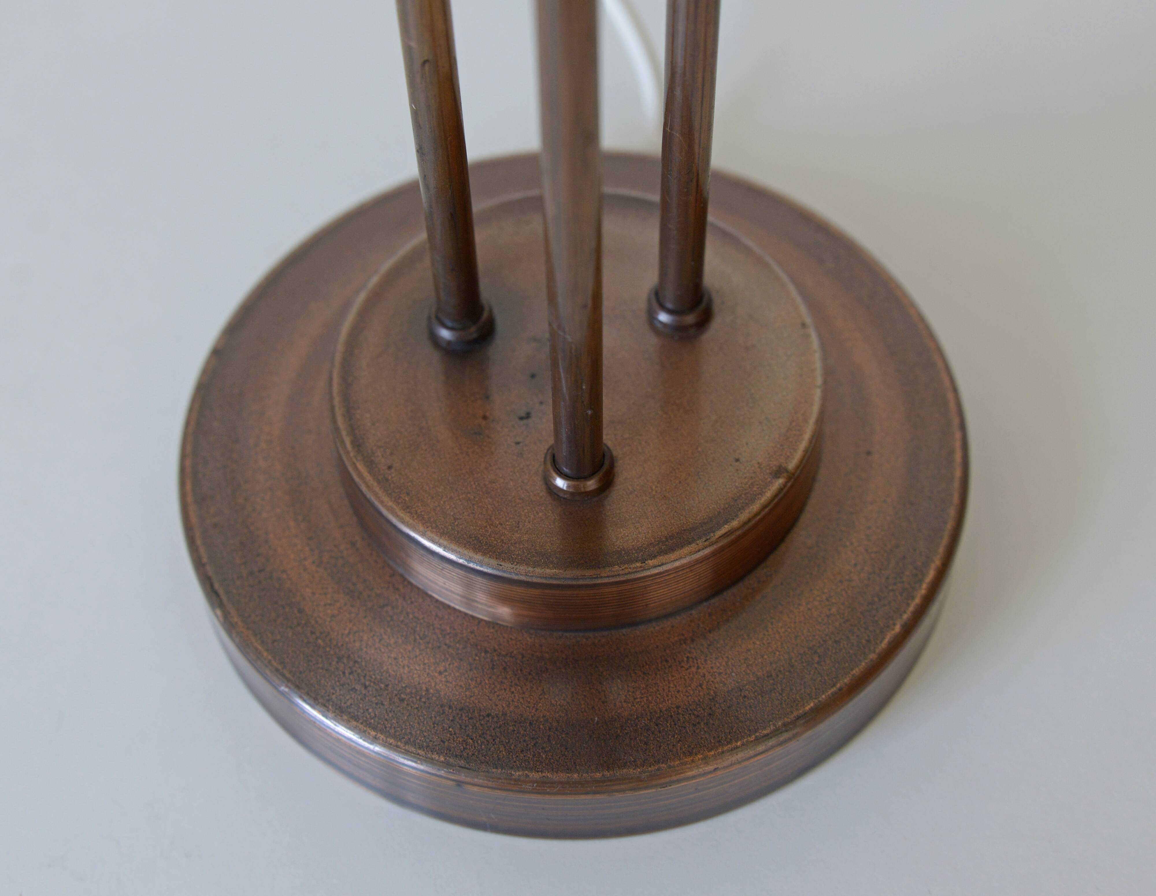 Lampe de bureau vintage du milieu du siècle, lampe de table en cuivre et verre, style Art déco, années 80