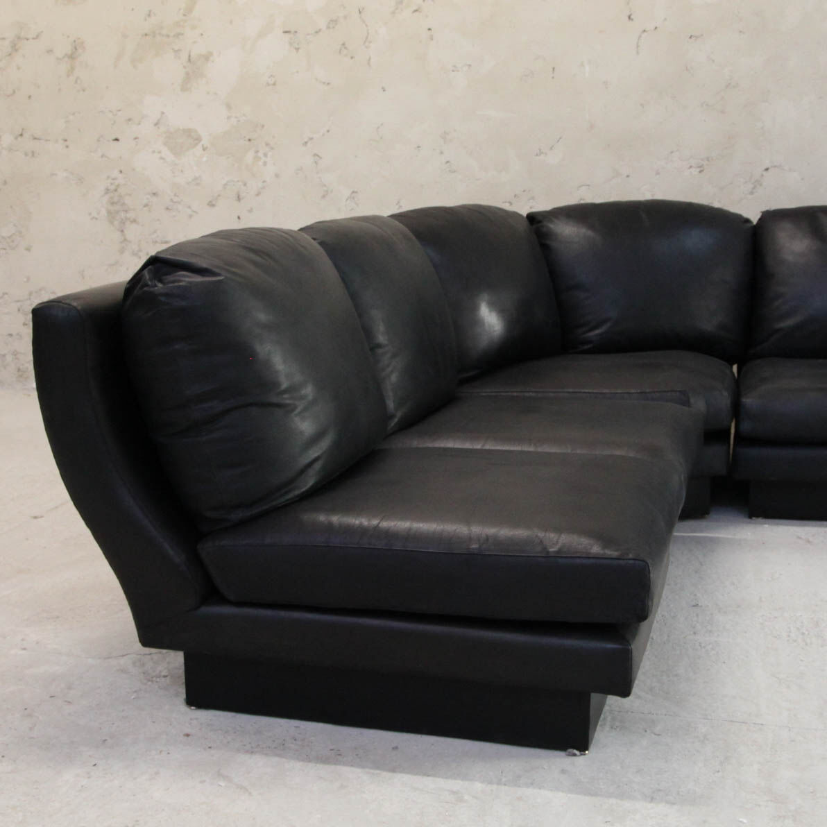 Leather and laminate sofa signed Willy Rizzo