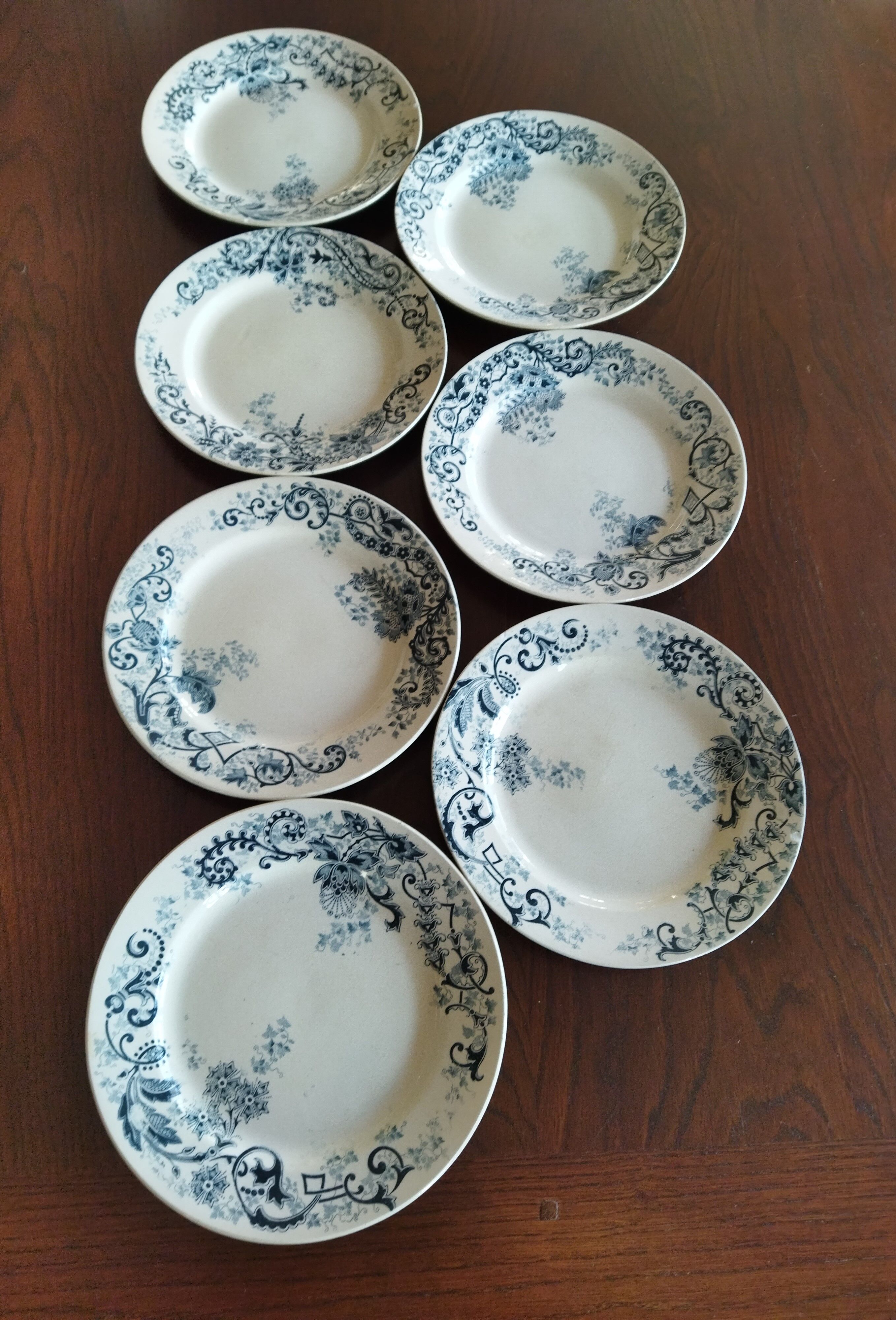 7 flat plates in iron earth HB & Cie, model Sévigné (Choisy-le-Roi)