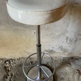Height adjustable bar stool