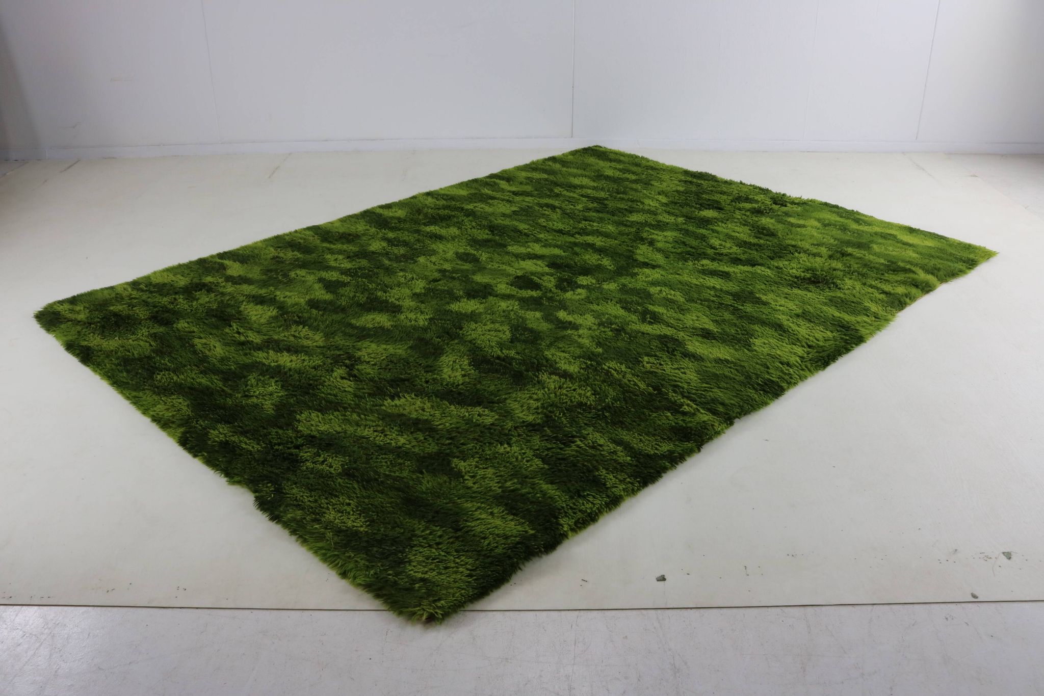 Beau tapis vert mélangé