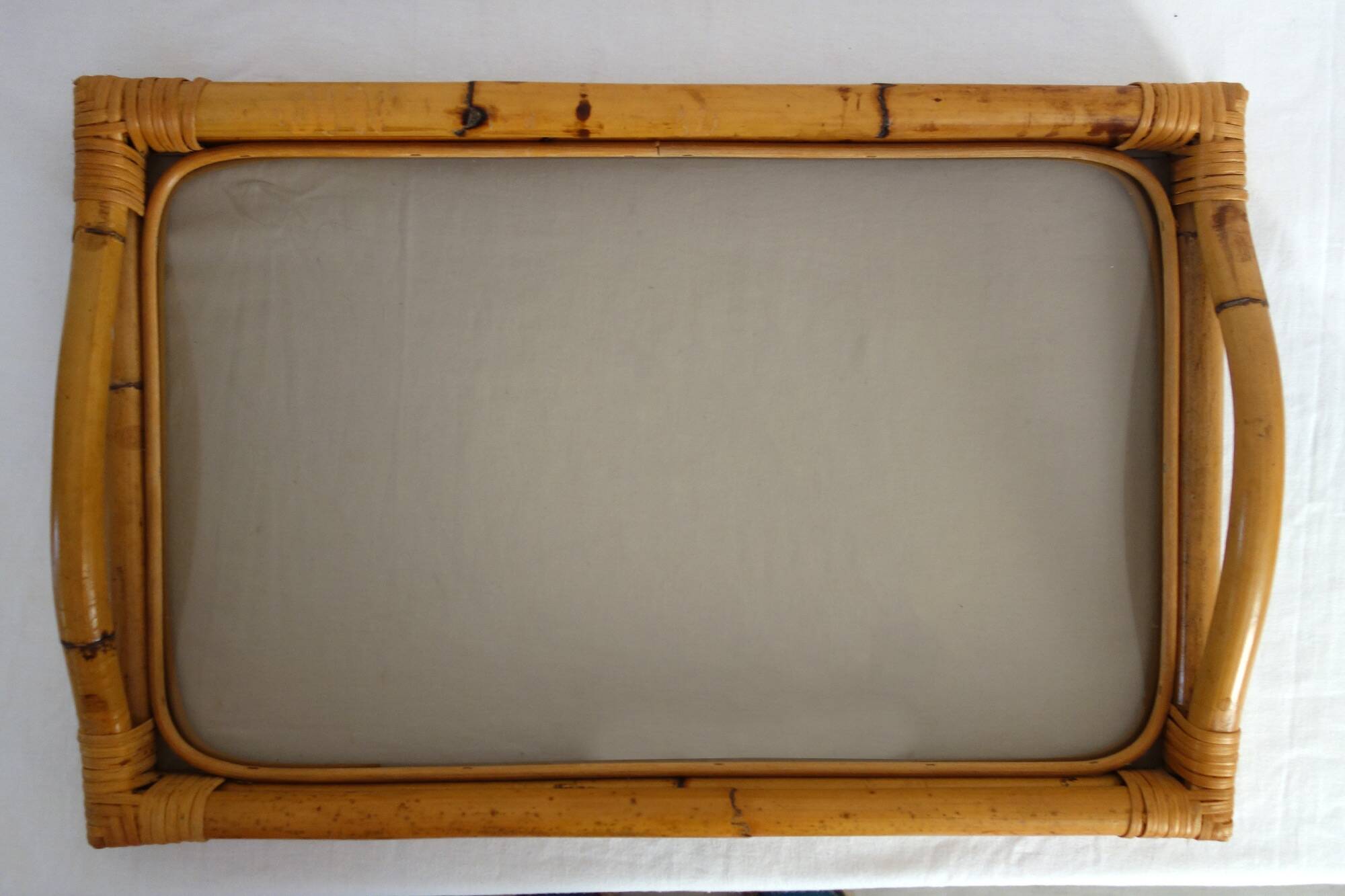 Plateau vintage bambou verre fumé années 70