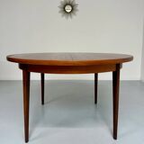 Table de repas a rallonge en teck design scandinave  Niels Otto Moller