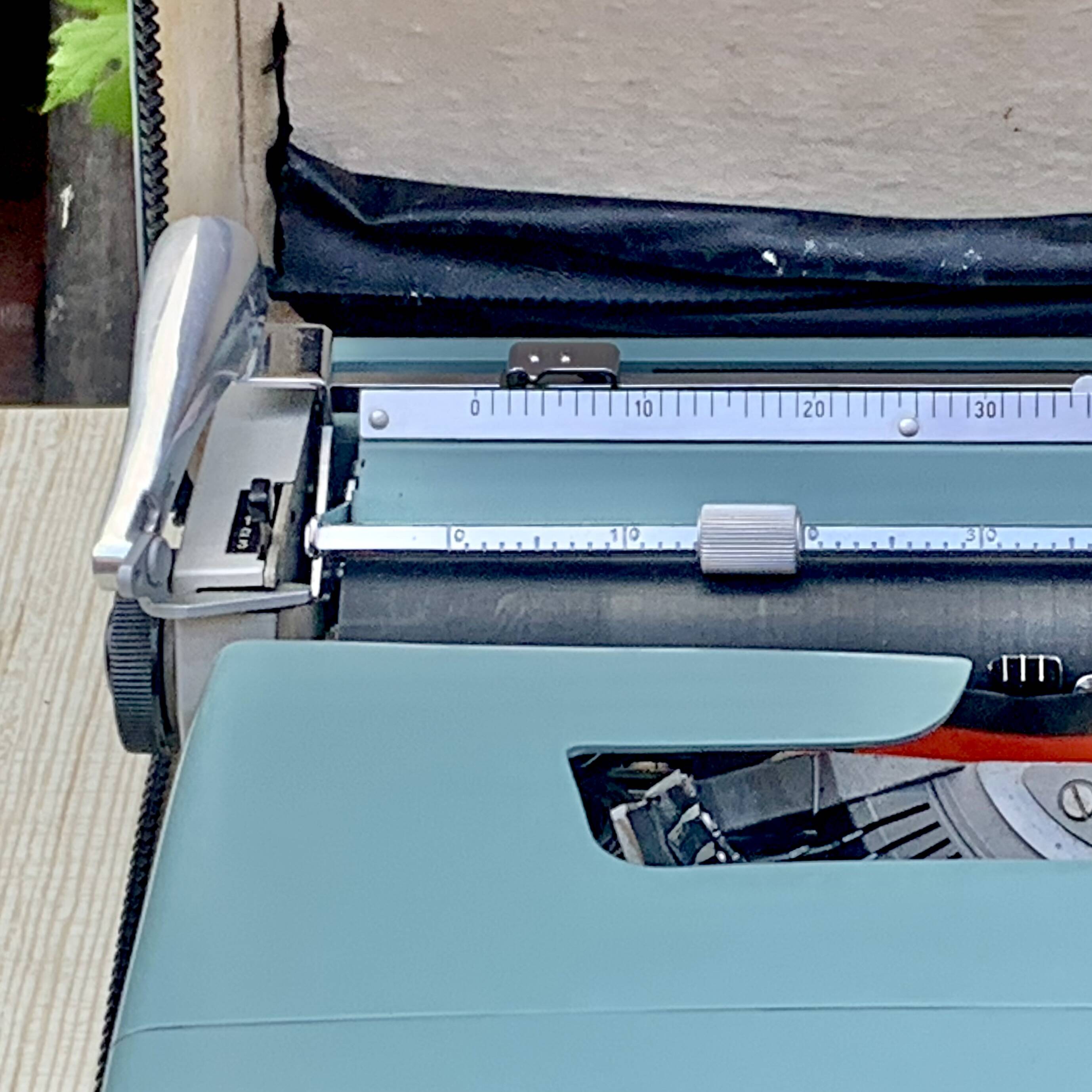 Olivetti Lettera 32 typewriter