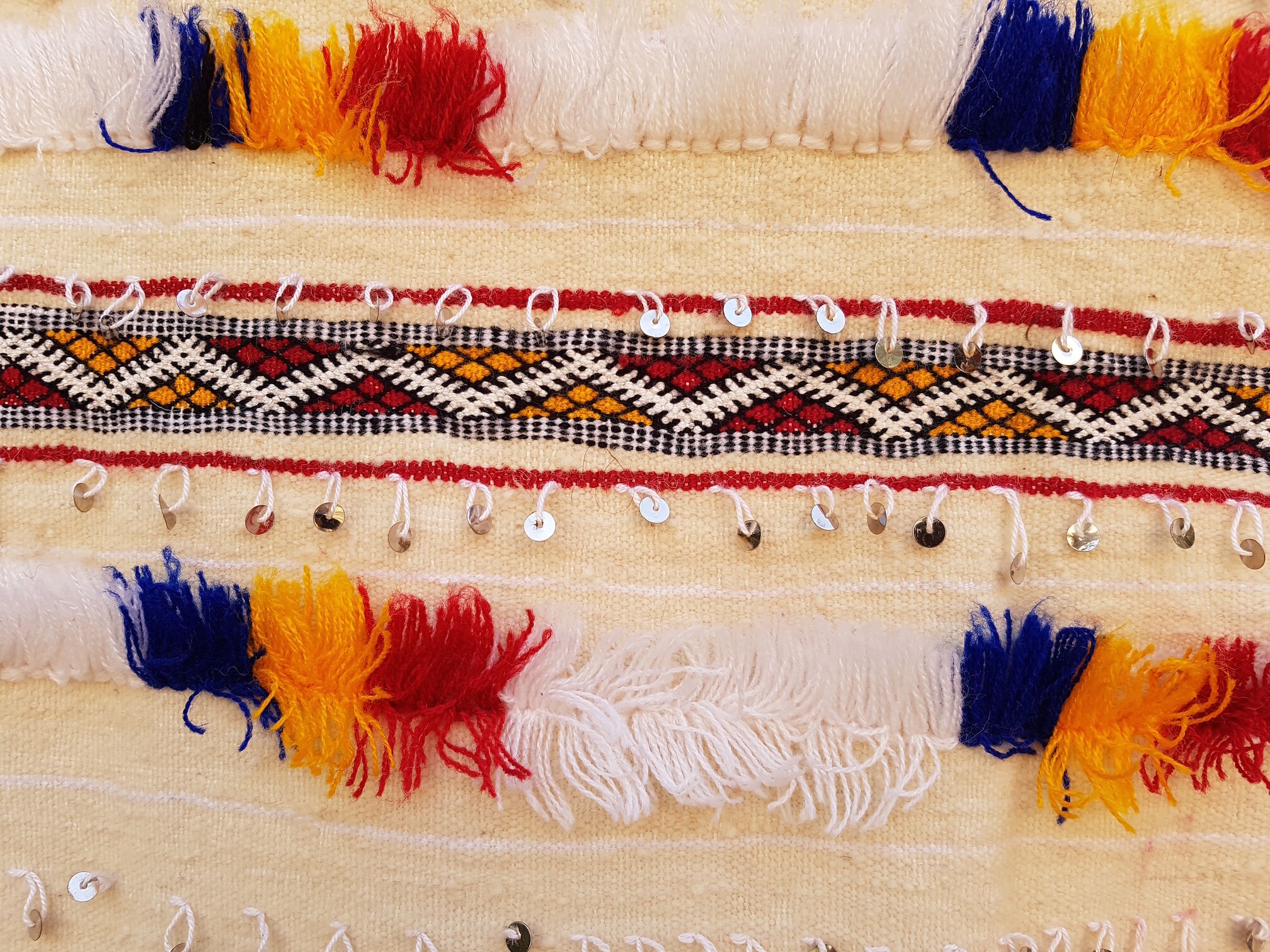 Carpet wool embroidered and pearls, 175 x 222