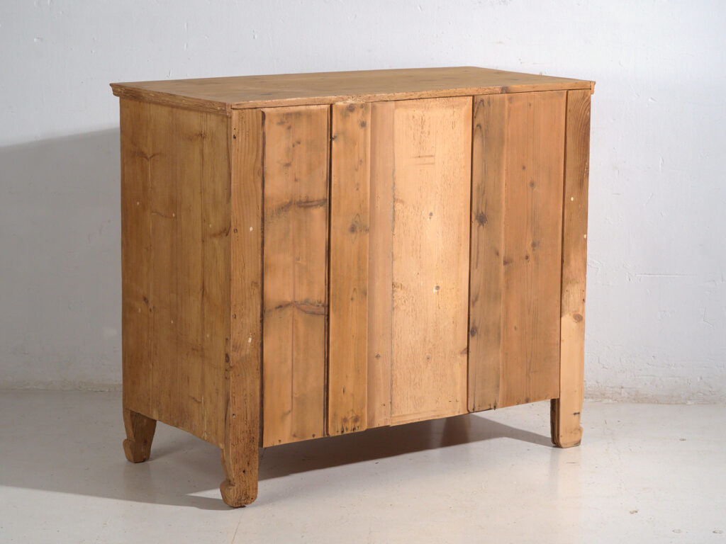 Commode centre-européenne à trois tiroirs en pin lavé – Europe centrale, vers 1900
