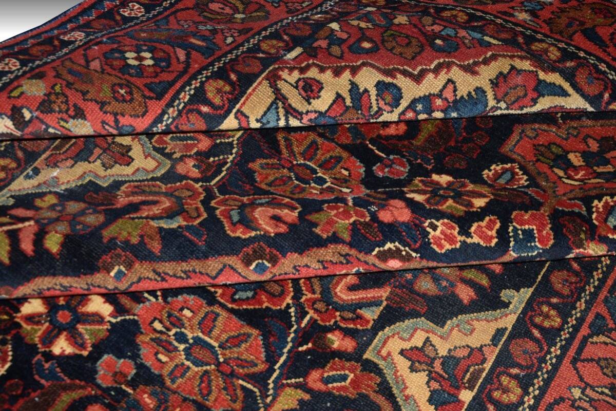 Persian Oriental rug Iran Lilian: 1.47 x 1.97 metres