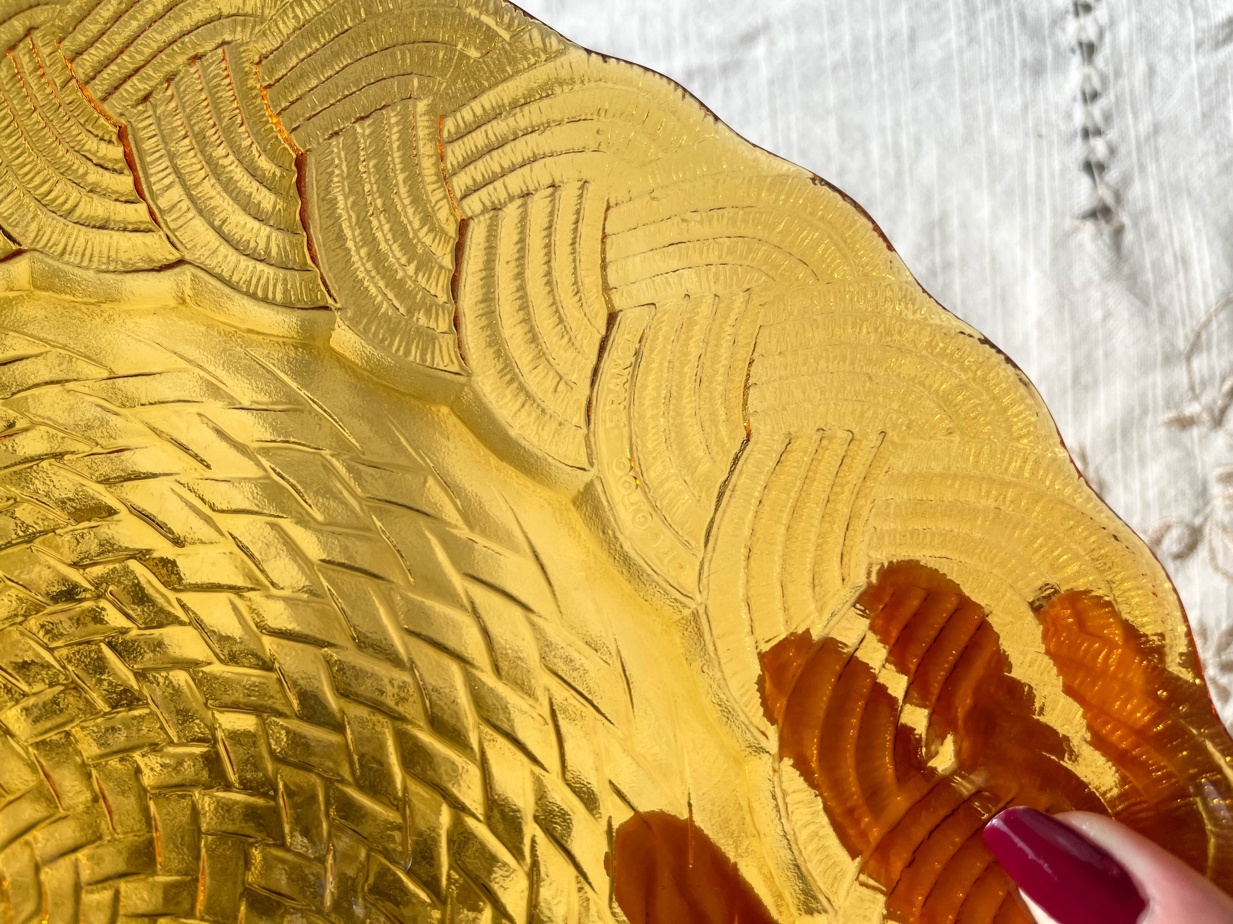 Plat rond en verre ambré ATLANTIC Arcoroc France 1950