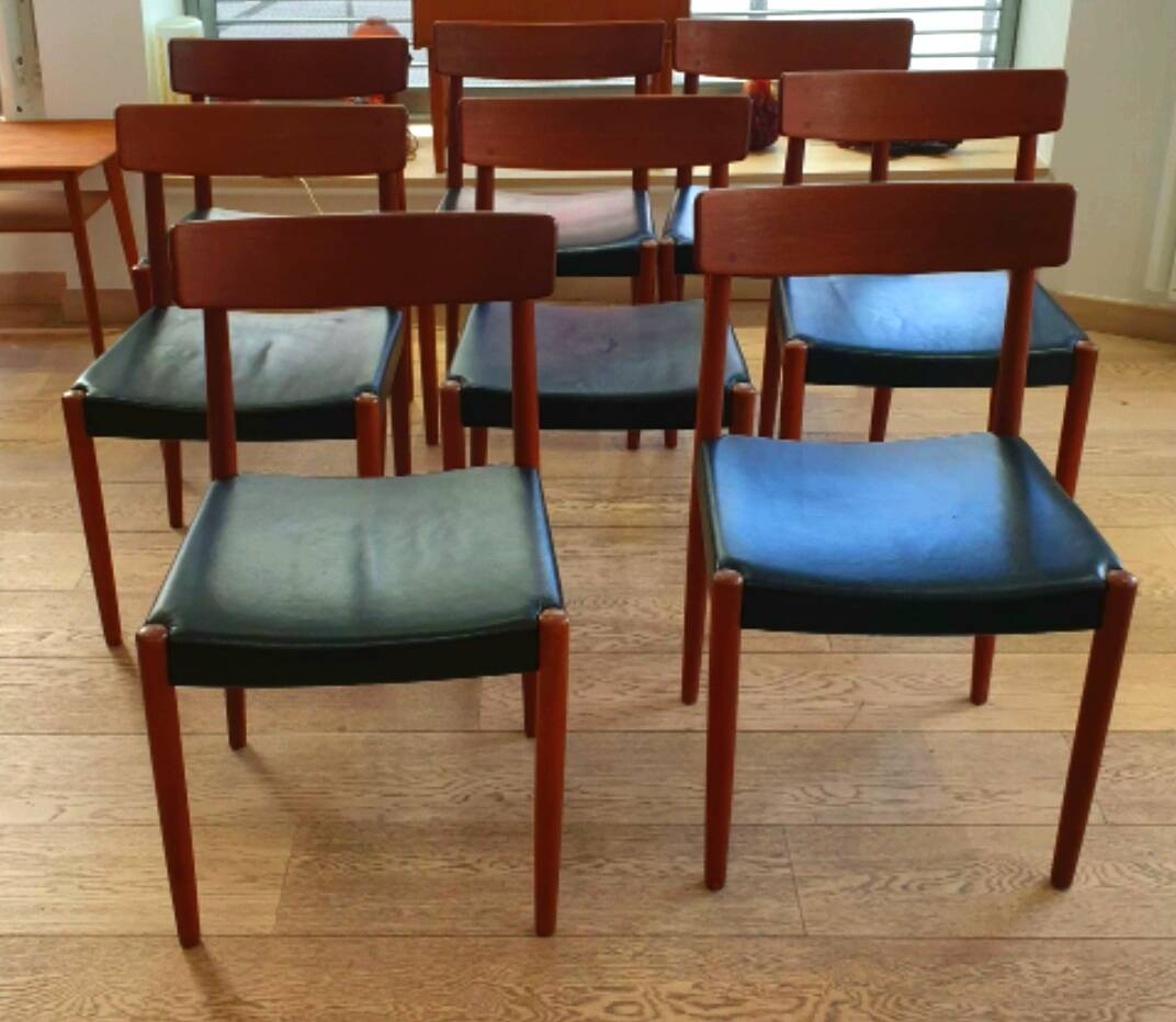 Suite of 8 60s chairs - Teak and black leather - Designer Nils Jonsson by Troeds Bjärnum (Sweden)