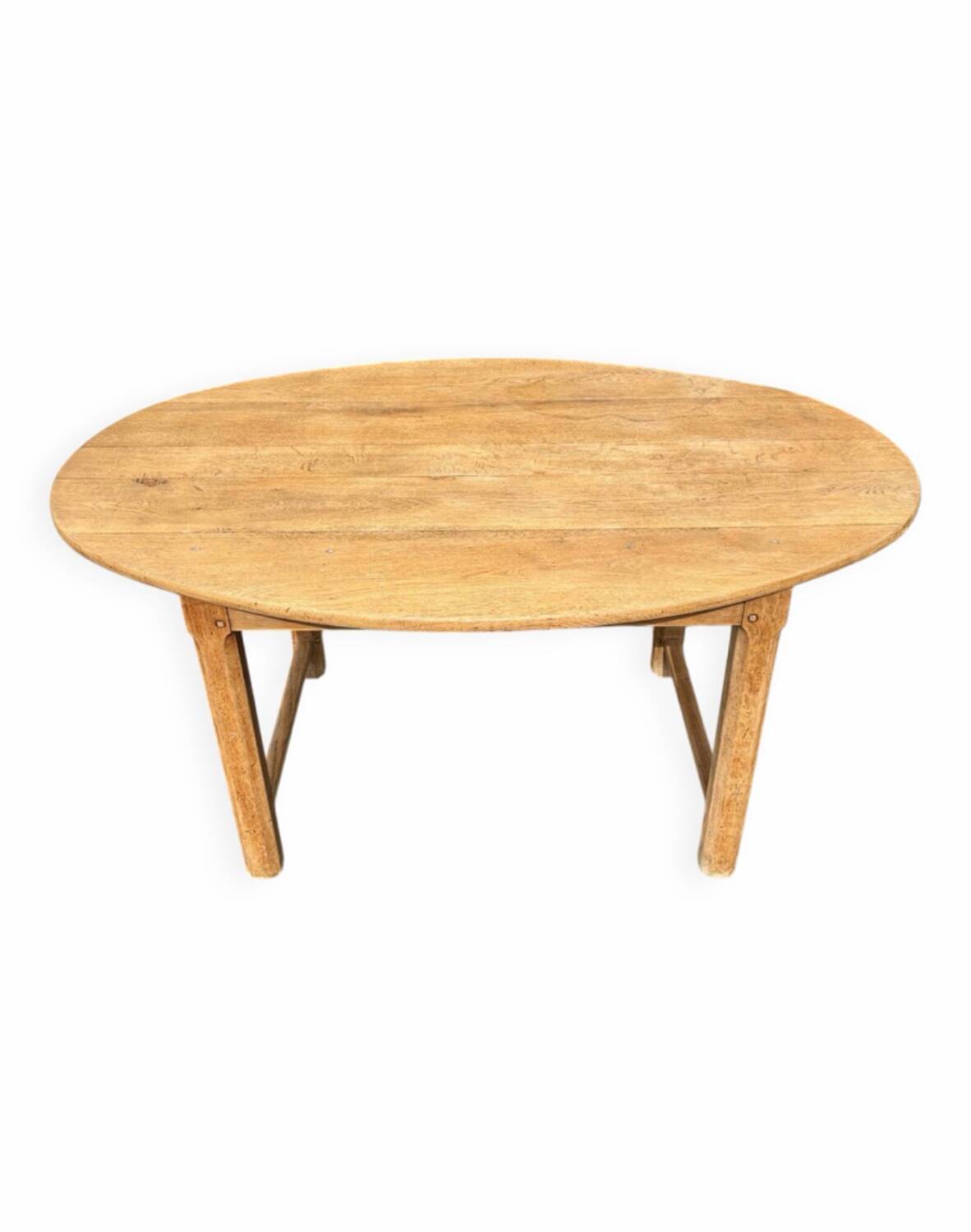 Oval farmhouse table