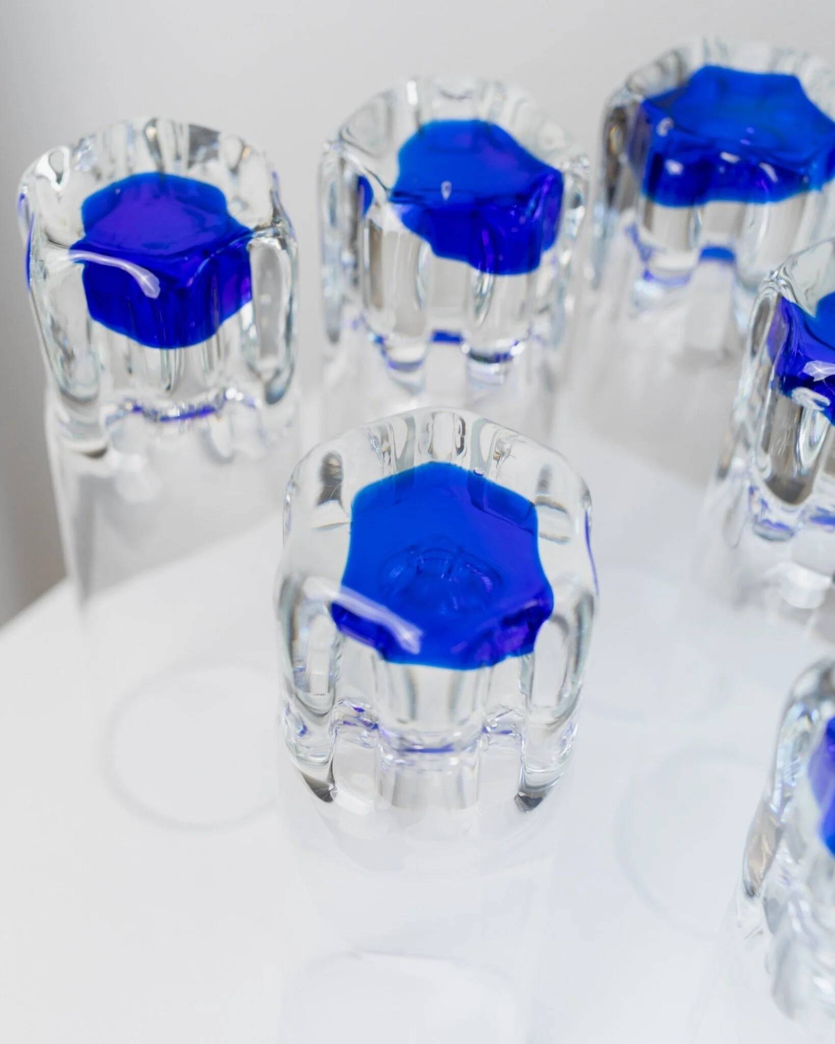 6 vintage drinking glasses from Italy from the 1980s - Set of transparent royal blue water glasses - Mid-Century design