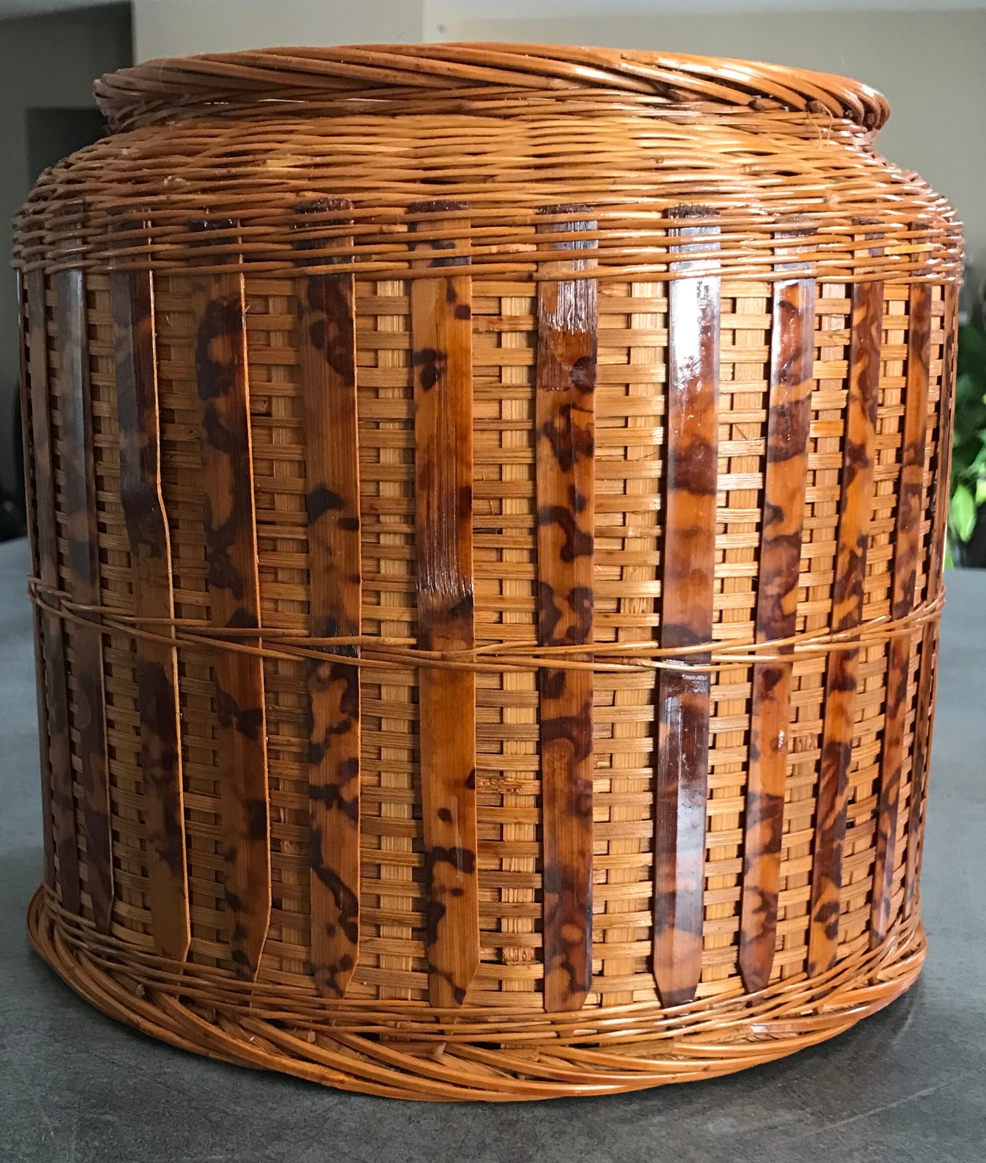 Cache-pot vintage en osier tressé