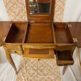 Hairdresser Louis XV shapely feet