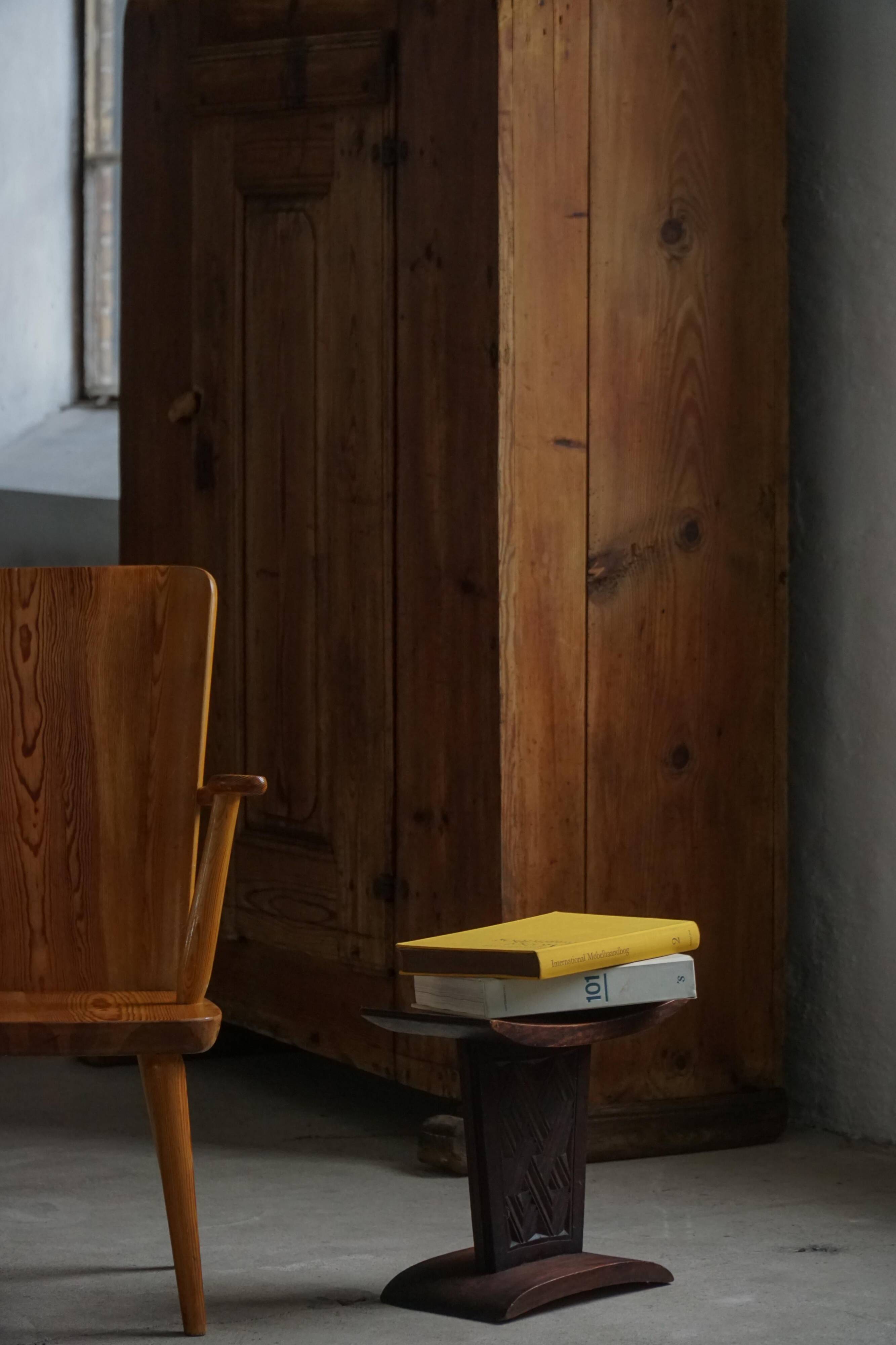 Sculptural African stool in hardwood, curved seat and architectural base, 1970s.