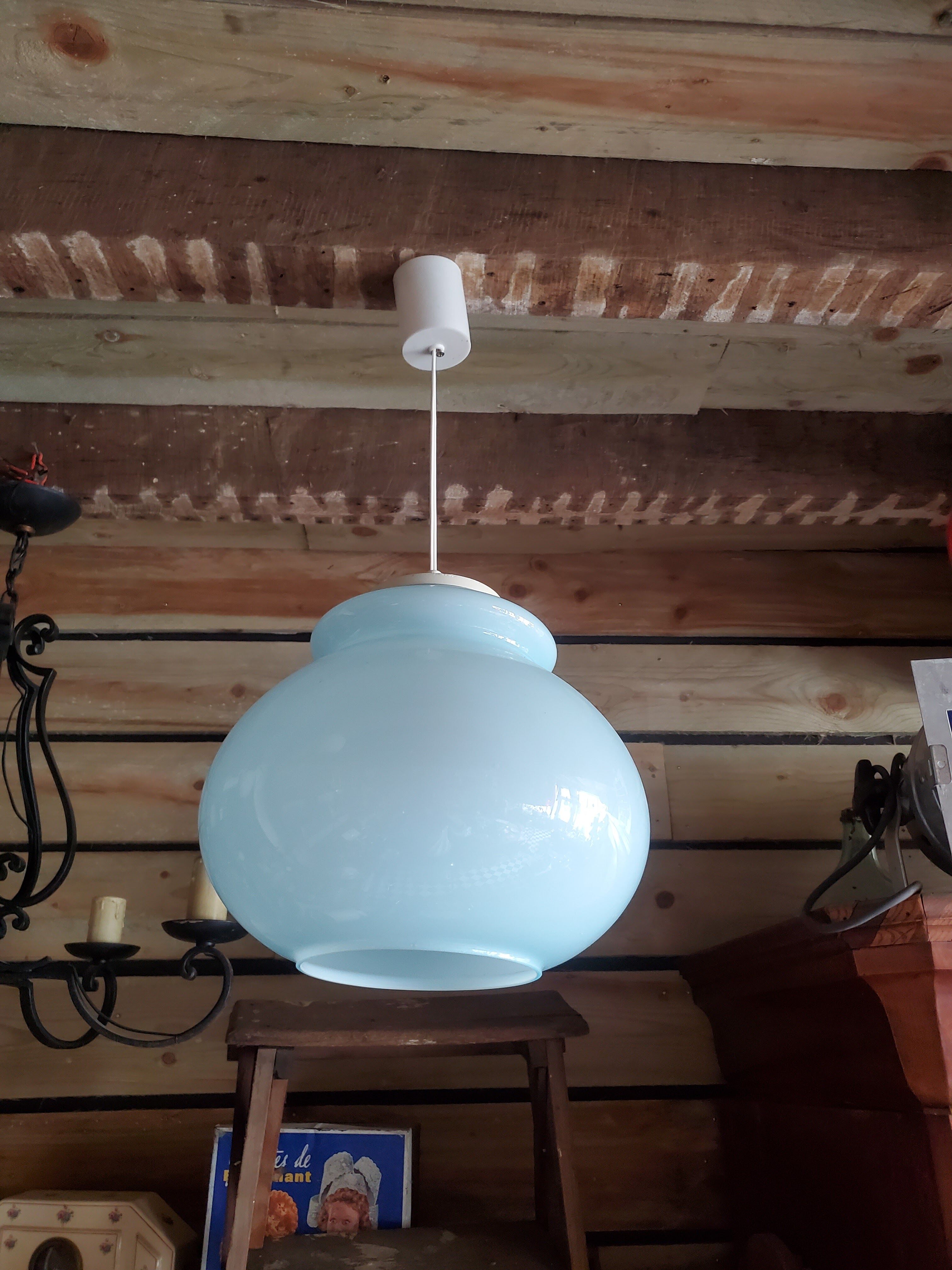 Opaline suspension
