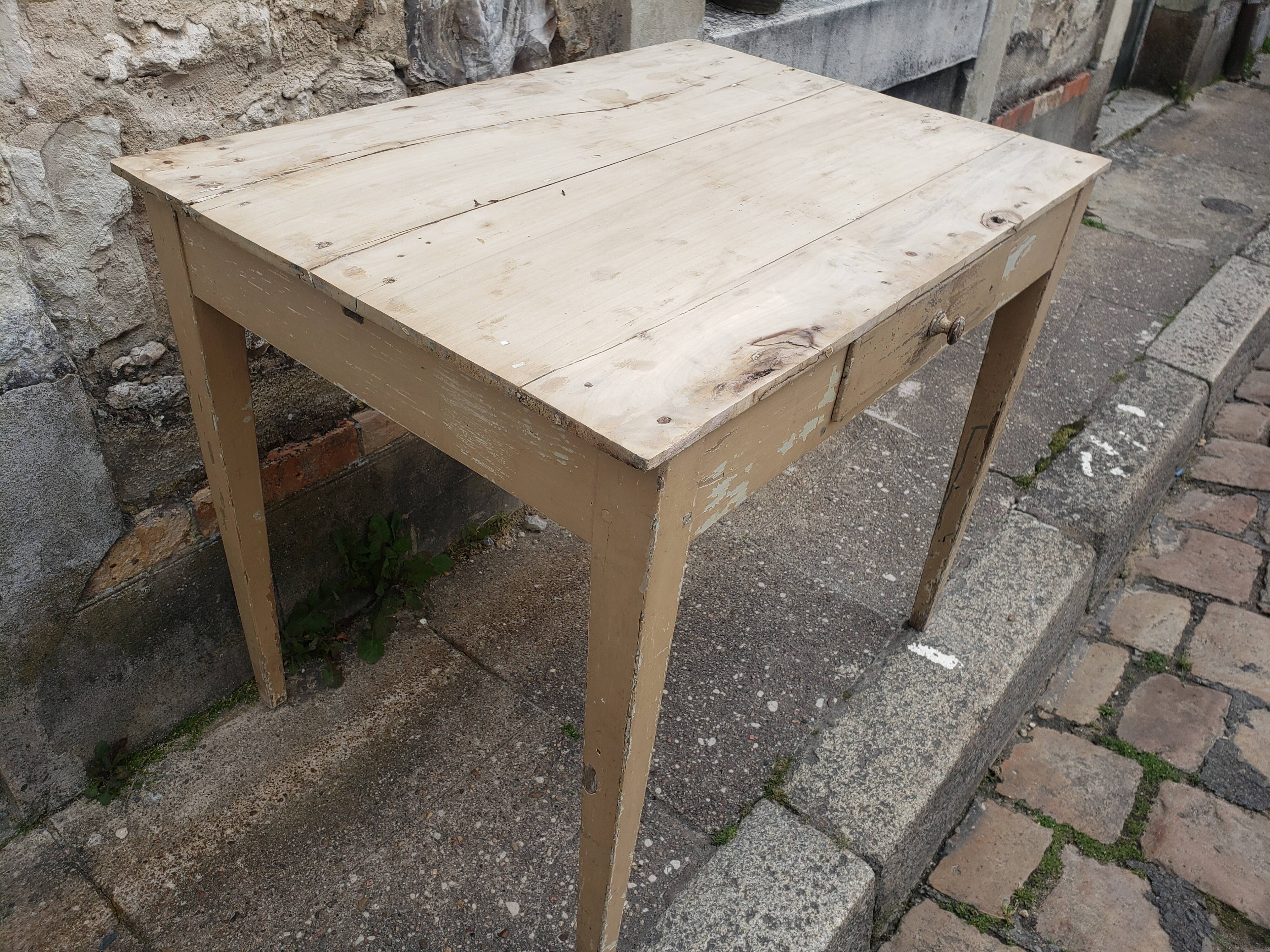 Table de ferme à tiroir