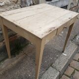 Table de ferme à tiroir