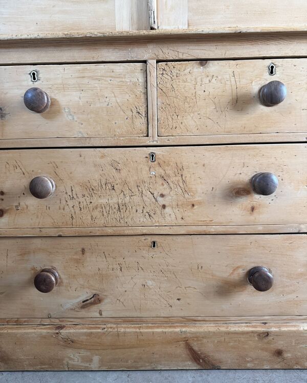 Armoire anglaise à linge de type linen press (rénovée)