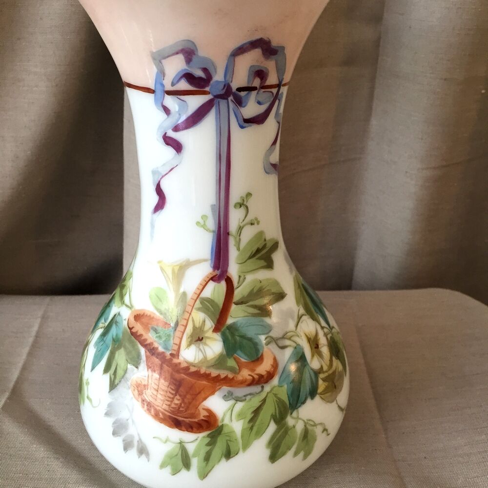 Superb vase in opaline 19th with floral decoration