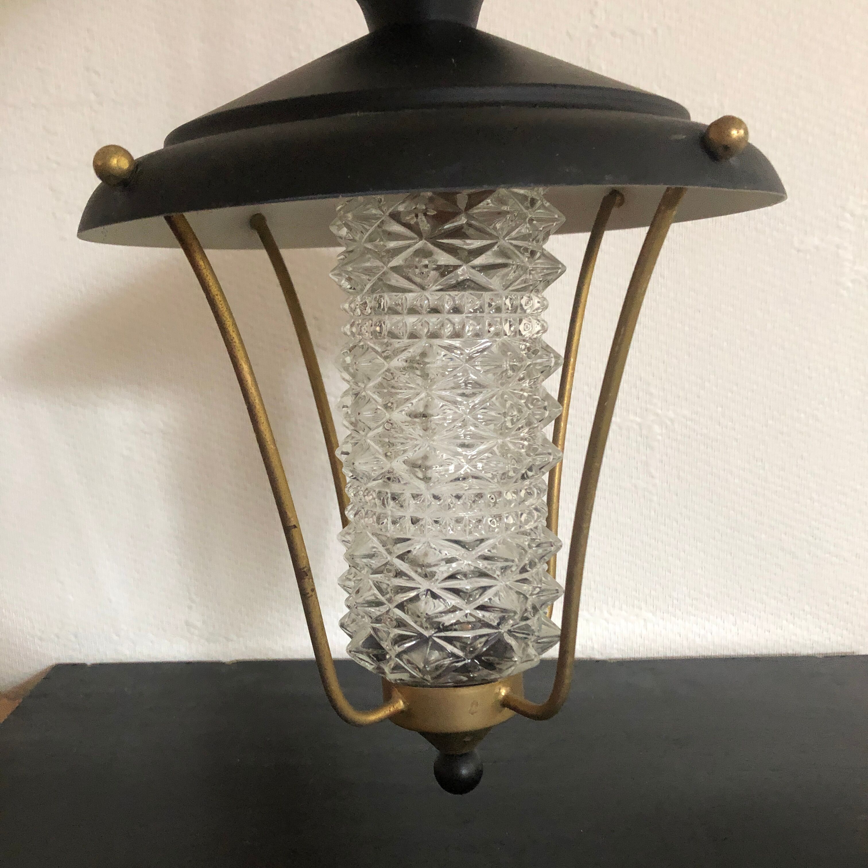 Lantern suspension