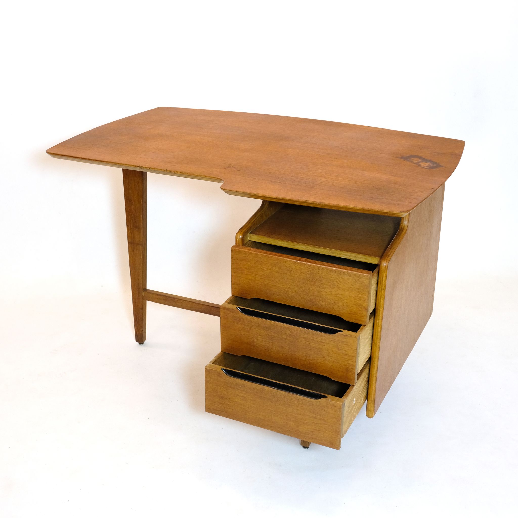 Bureau en chêne tripode, Jacques Hauville 1950