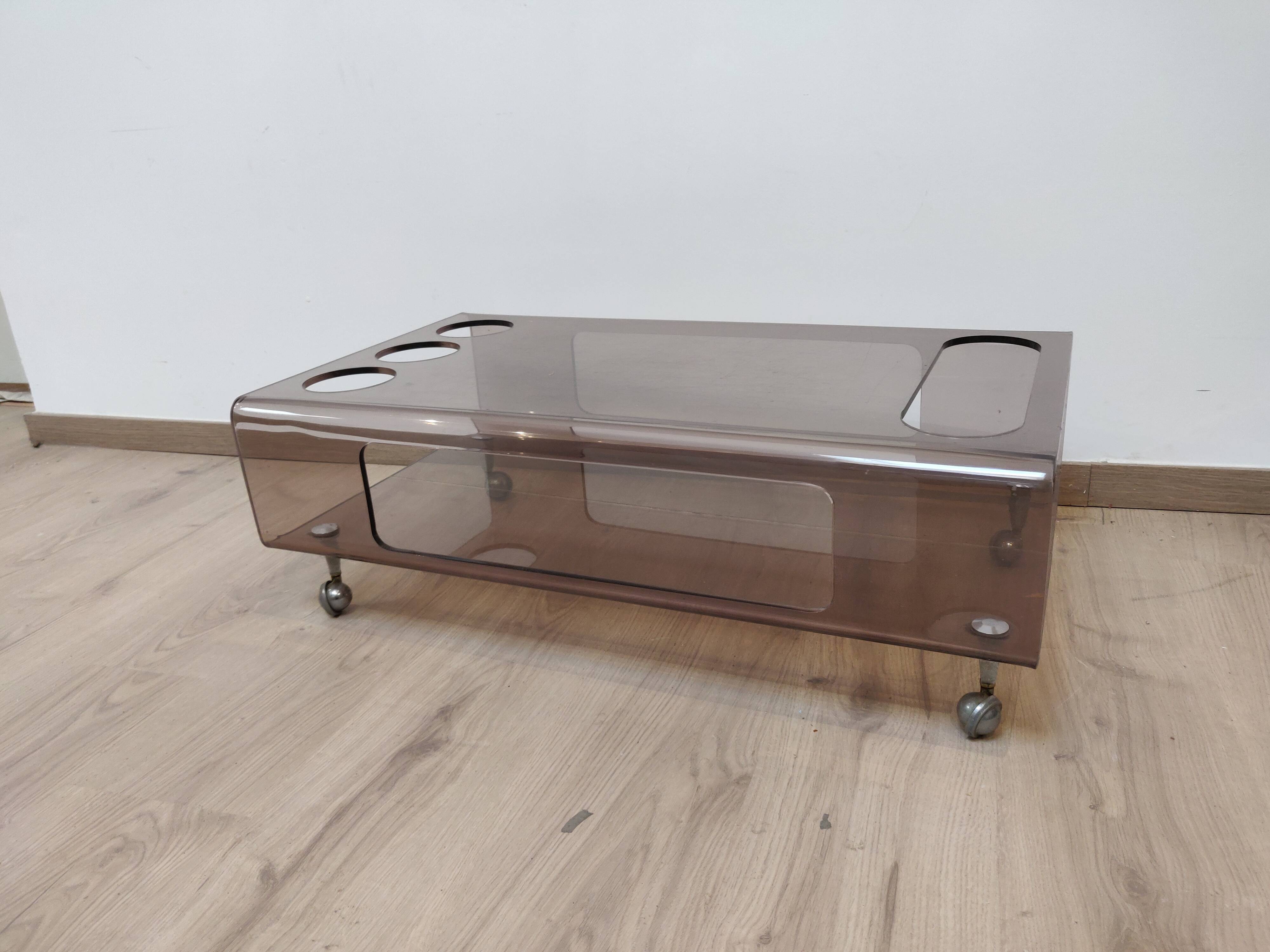 Rolling bar coffee table in vintage plexiglass 70s