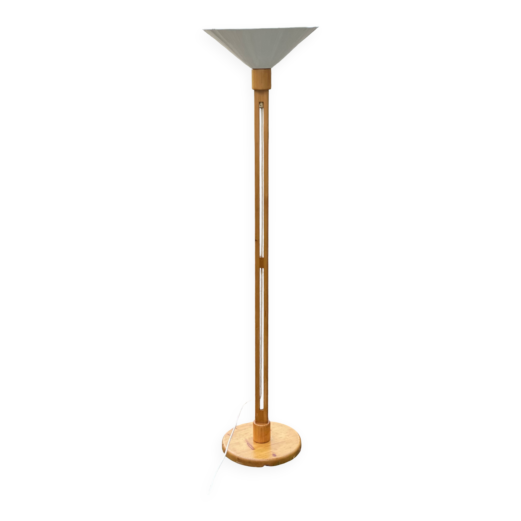 Vintage 1980s Scandinavian floor lamp in pine and white lacquered metal.