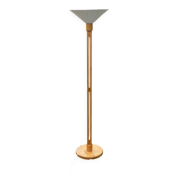 Vintage 1980s Scandinavian floor lamp in pine and white lacquered metal.