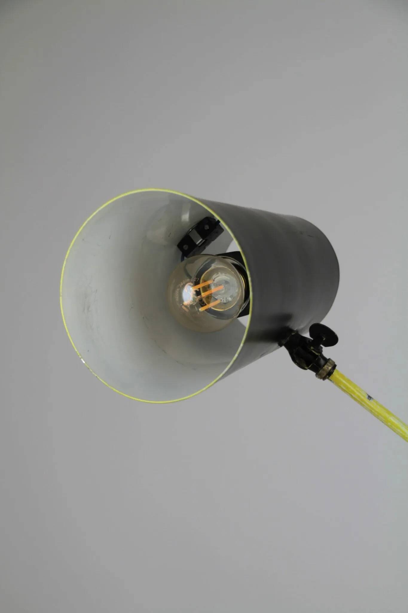 Lampadaire tripode "Canne à pêche" moderniste suédois – Suède, années 1950
