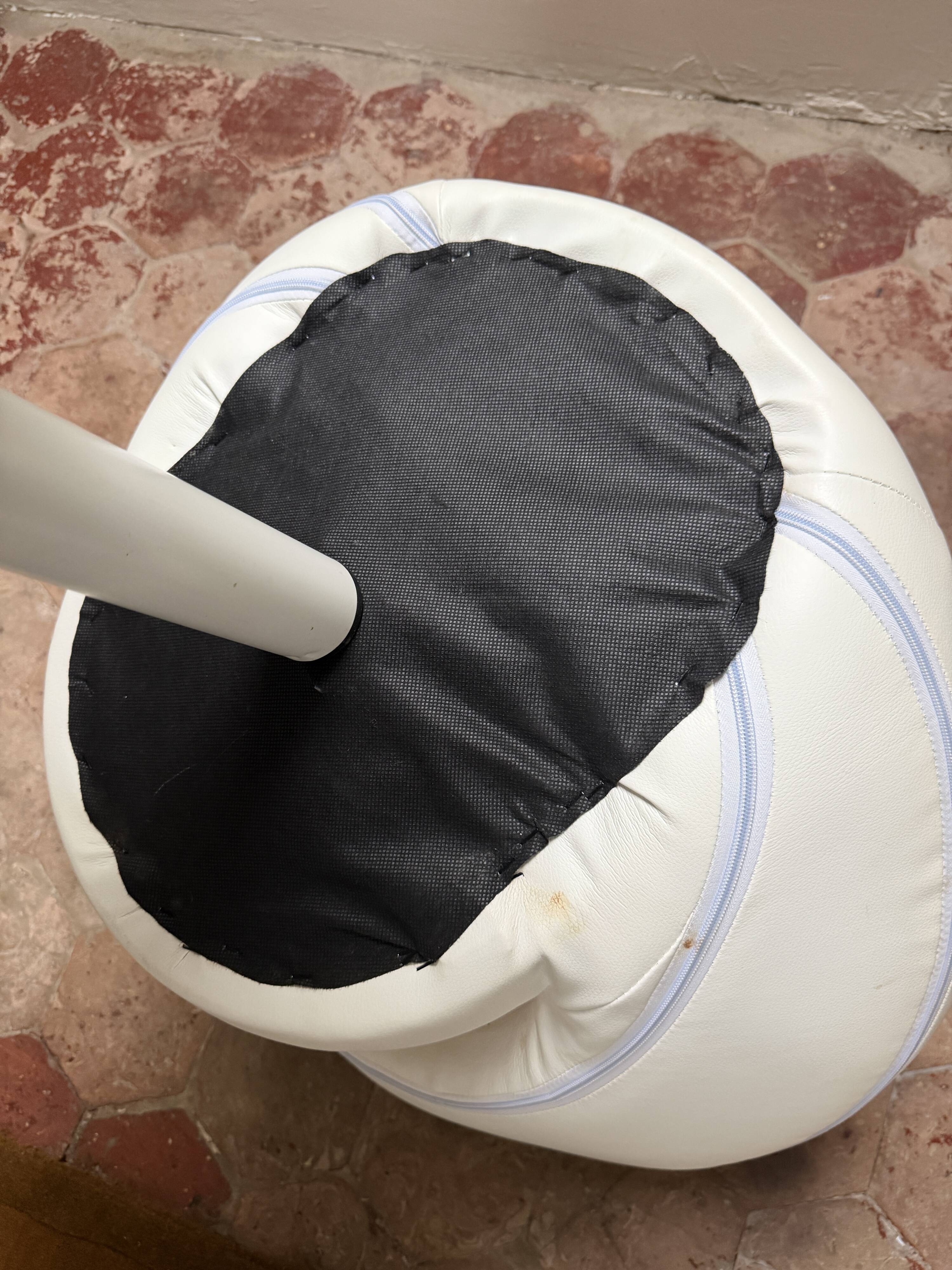 Pair of vintage white swivel armchairs in tulip style.