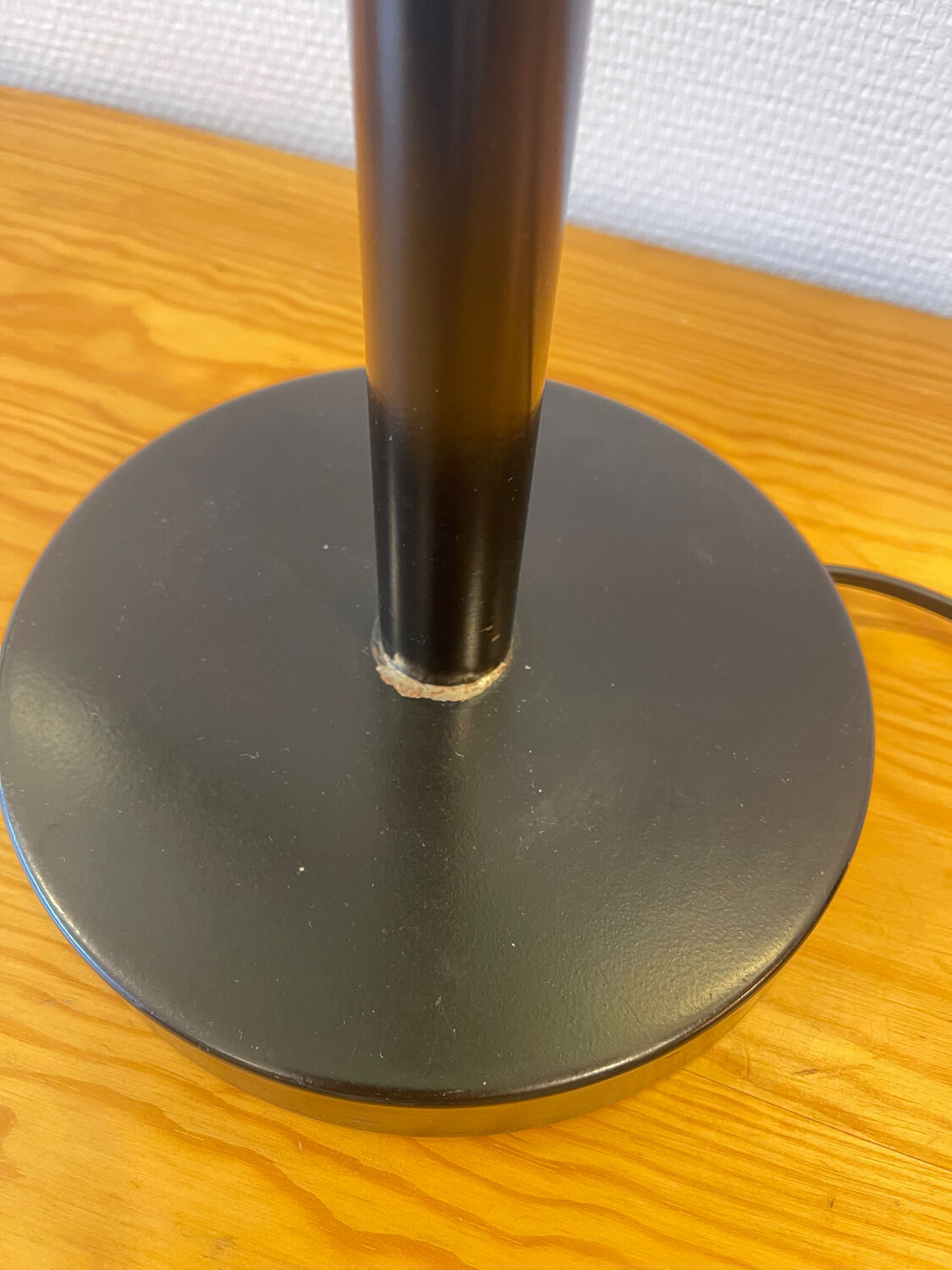 Postmodern lamp from the 80s – green opaline glass and black base, edition