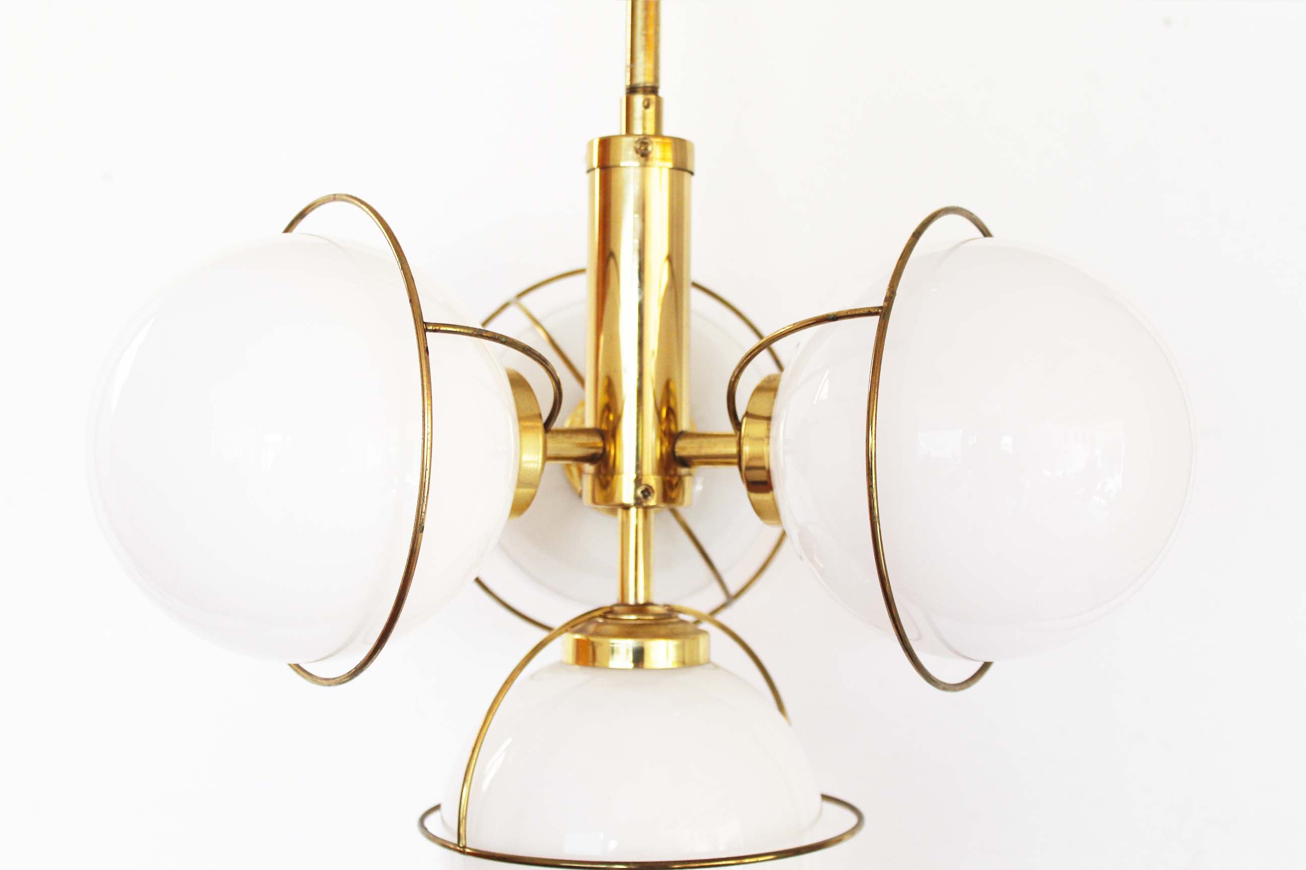 Lustre en verre laiton & opalin by Leola