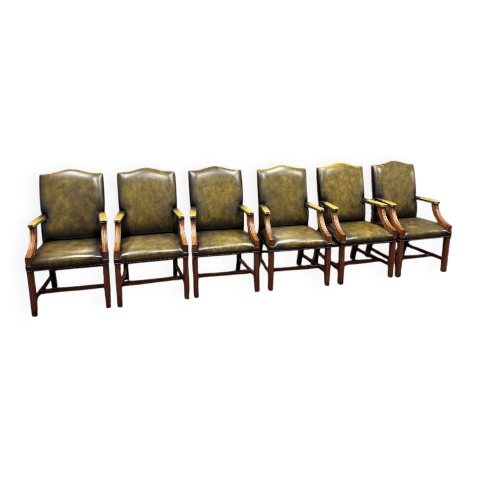 Ensemble de chaises présidentielles Chesterfield anglaises classiques.