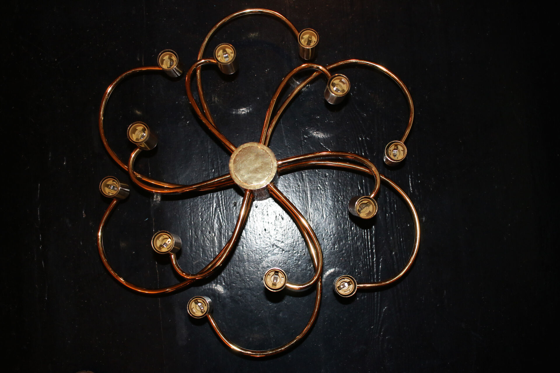 Mid century two-tier brass spiral 12 light chandelier by Helestra, 1970