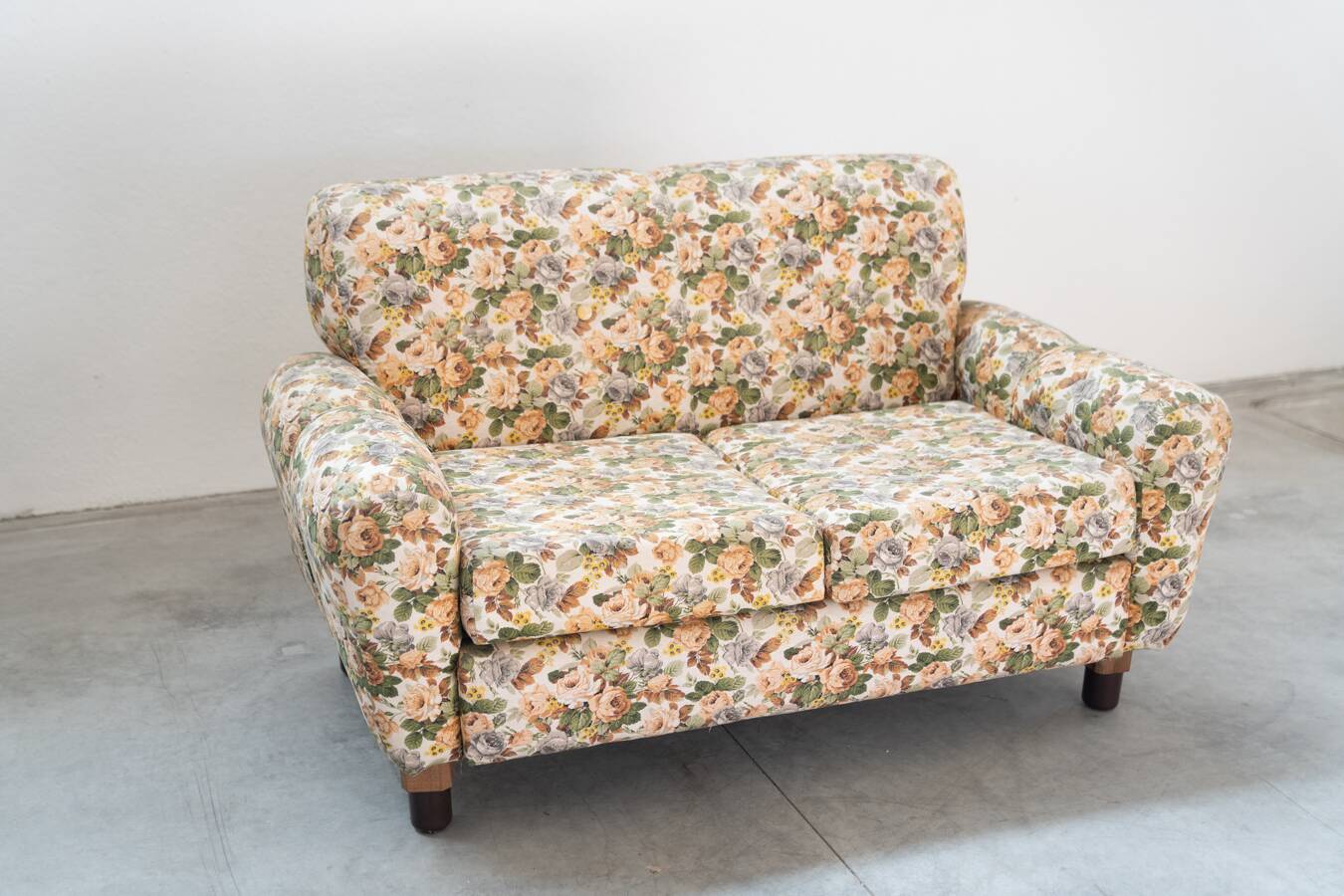 2-seater sofa, floral fabric, wooden structure, plastic and wooden legs, 1970