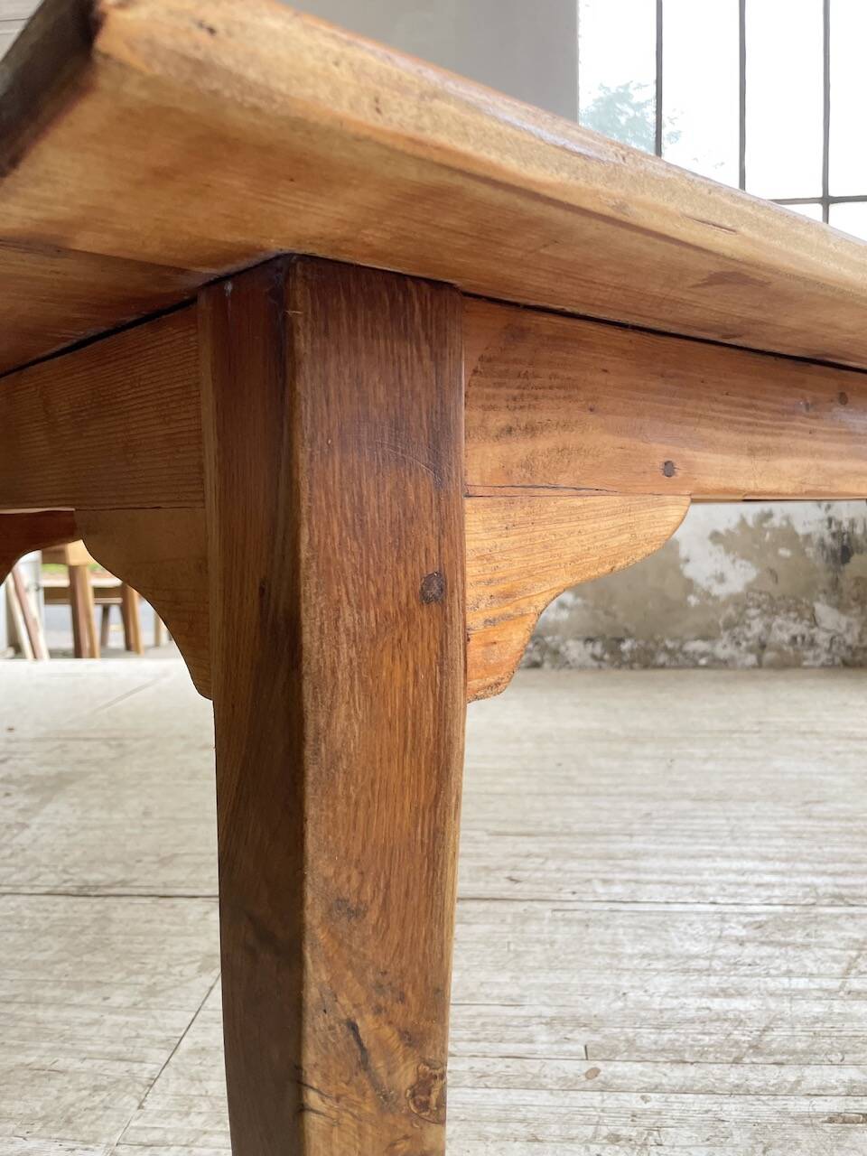 Farmhouse table with spindle legs 2.50m
