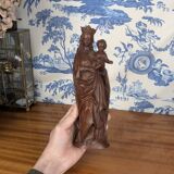 Vierge à l'Enfant de style néo-Gothique en résine patinée imitant le bois