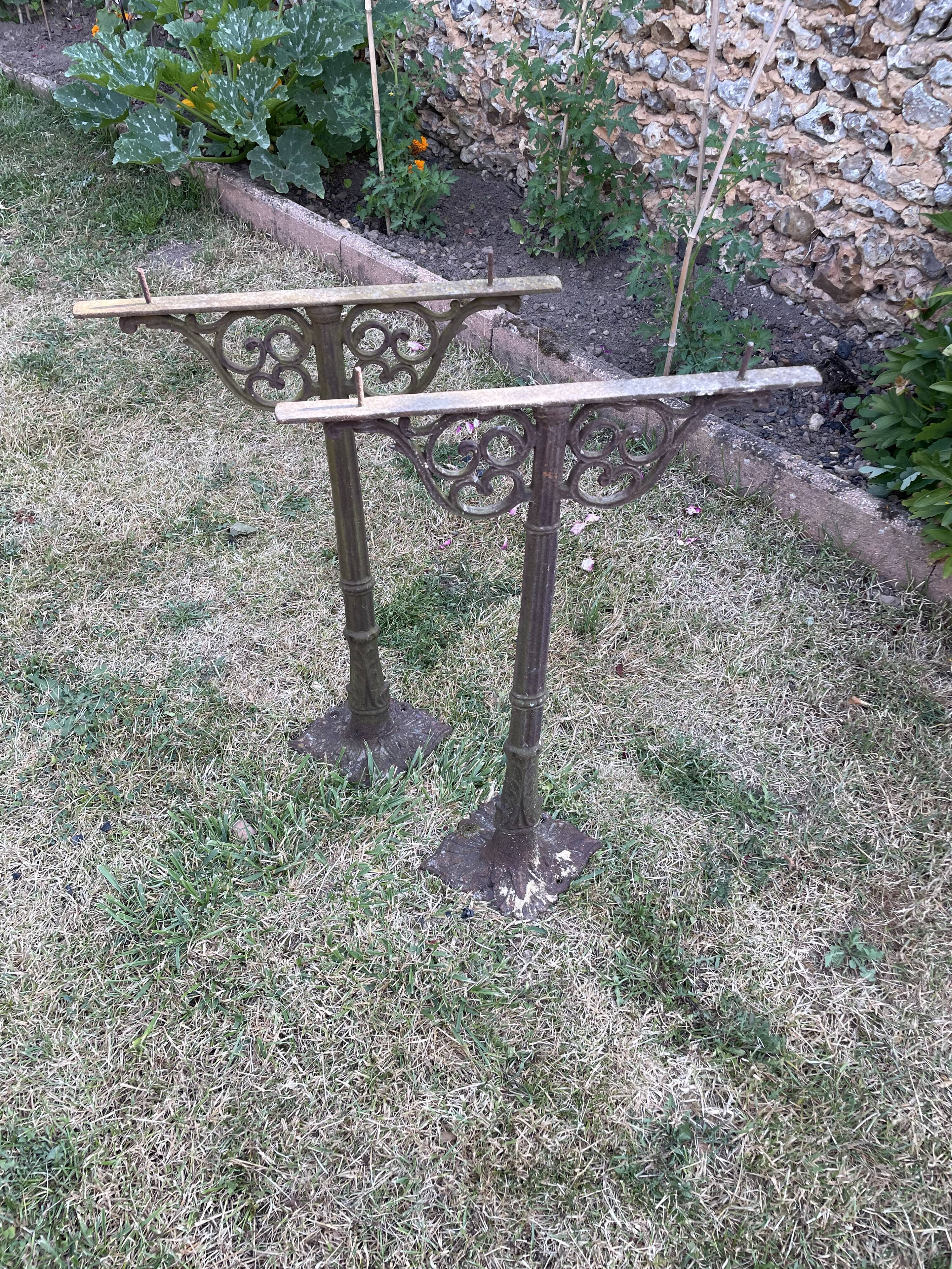 Pair of feet cast iron XIX th florist stall