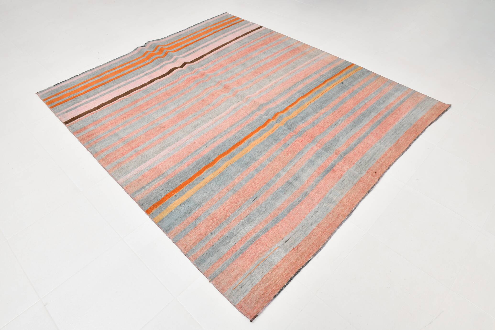 Tapis Kilim bohème rouge pâle et vert, 193 x 222 cm