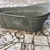 Zinc bathtub of the nineteenth
