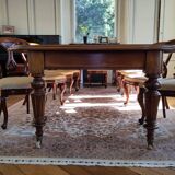 Superb Victorian mahogany extending table with 12 chairs – Late 19th century