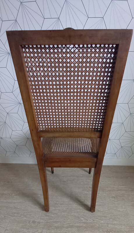 Chaise cannée art déco avec ornements en bronze.