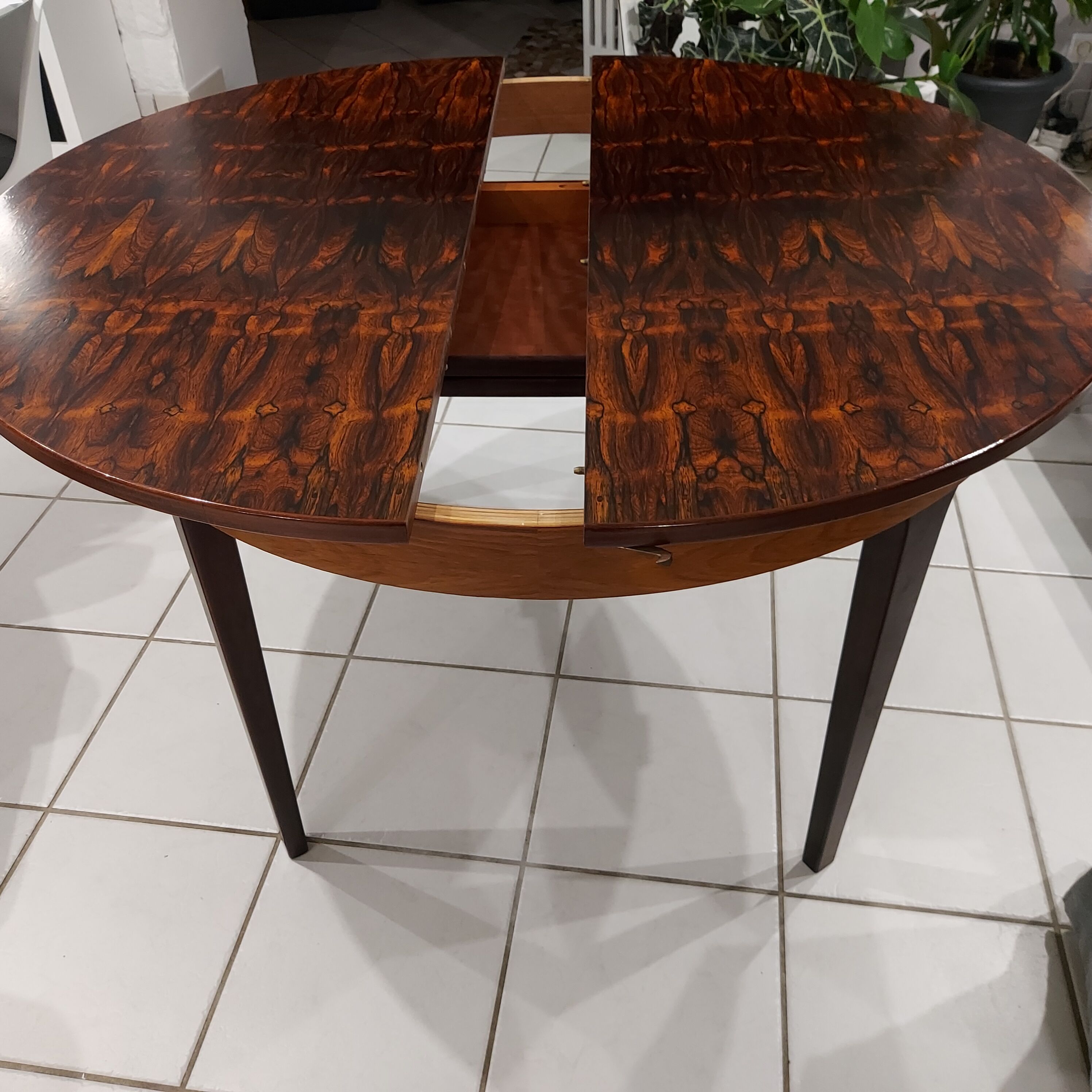 Scandinavian extendable rosewood table from the 1970s