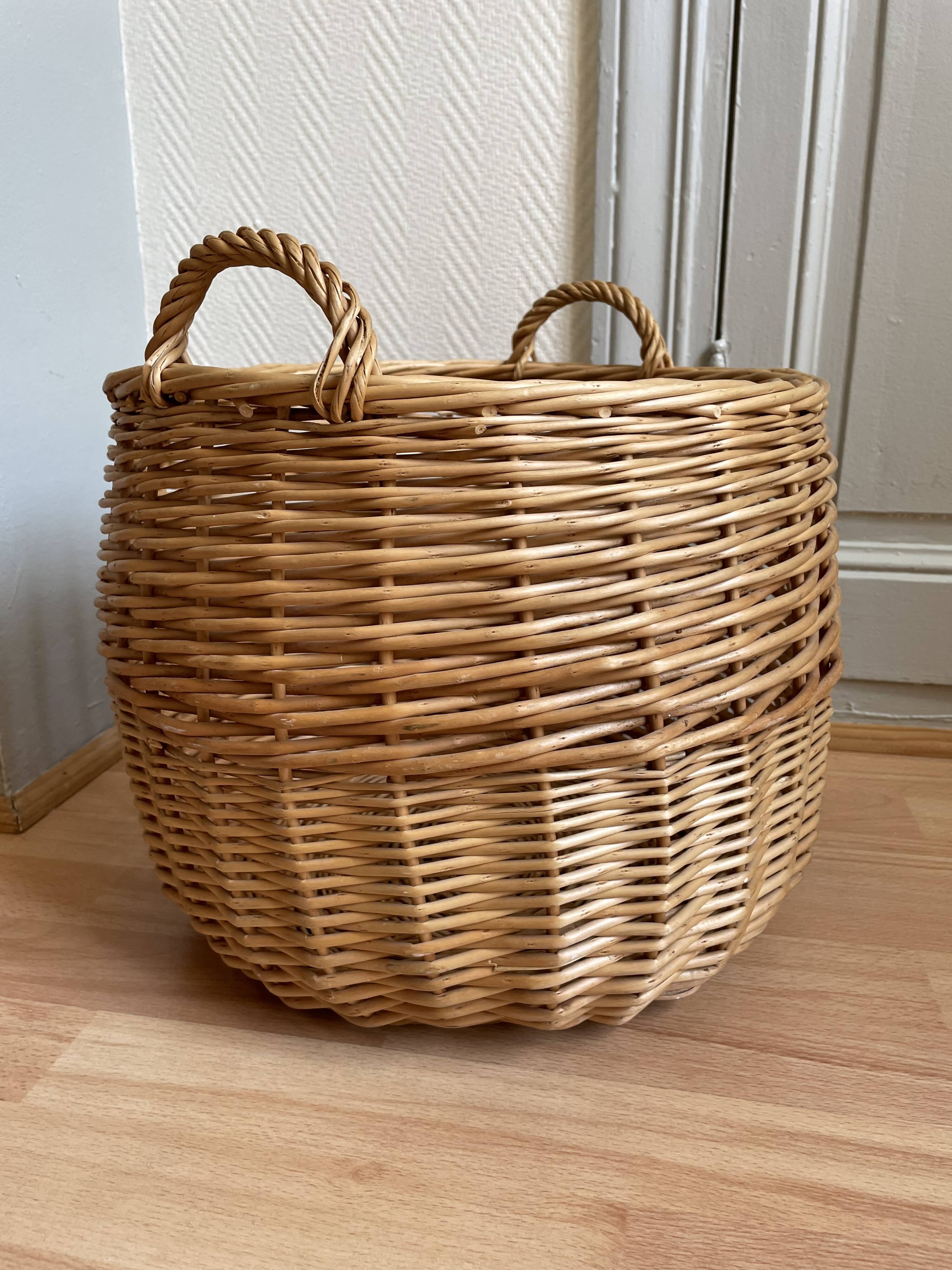 Wicker laundry basket