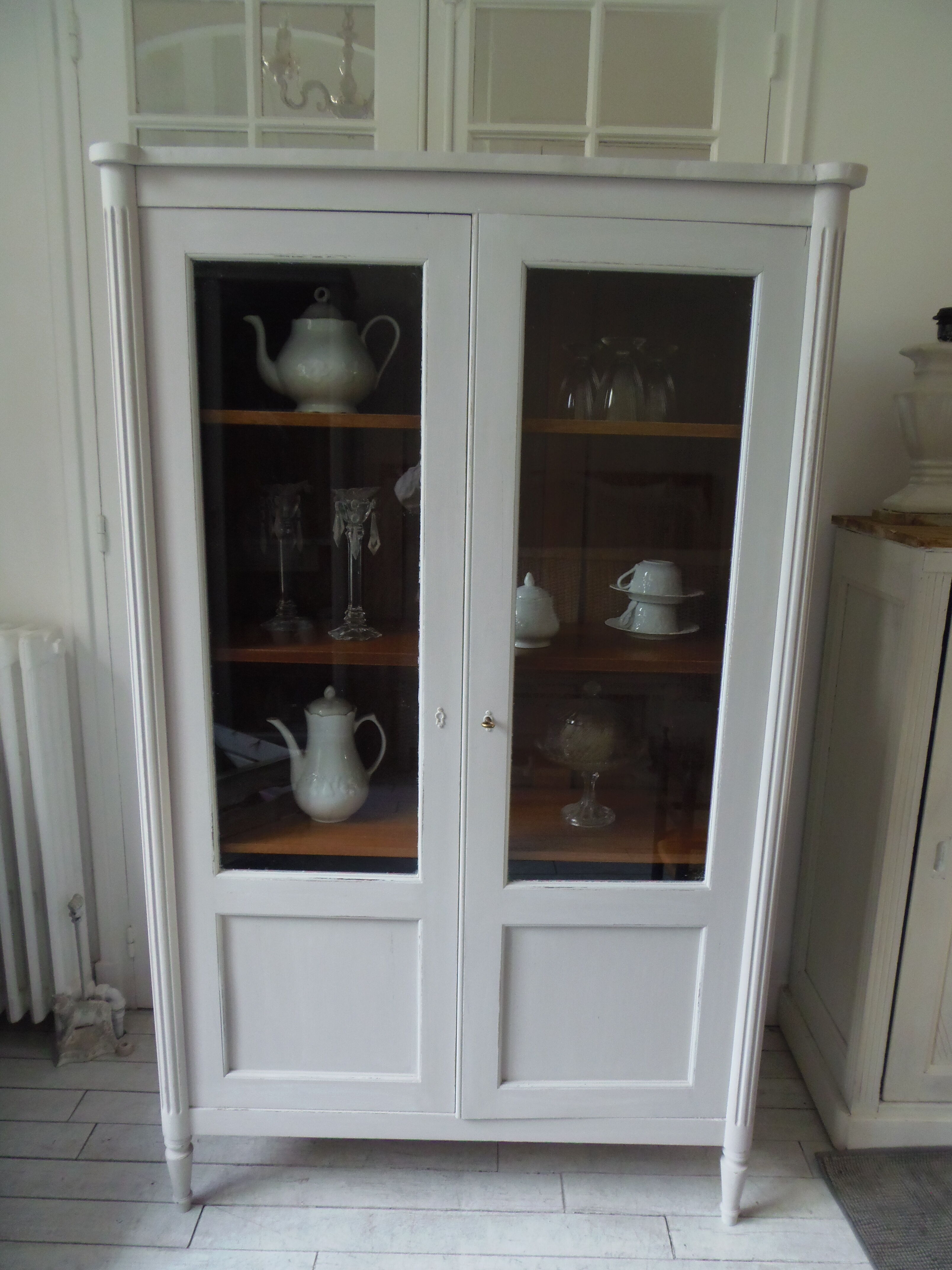 Showcase, old weathered vessel pearl gray, 2 glass doors.