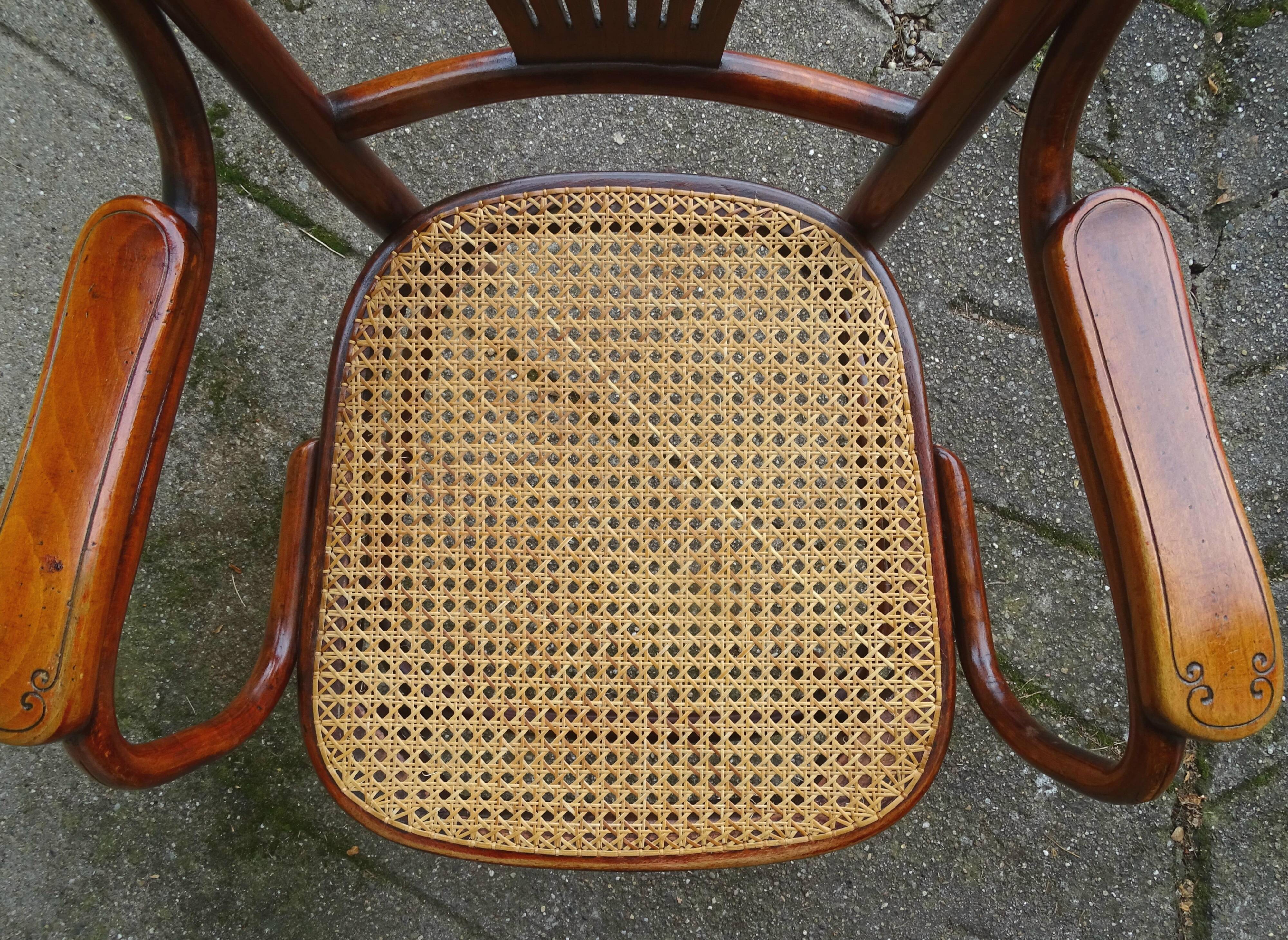 Thonet armchair No. 221, "bronze" inlays 1905 perfect caning
