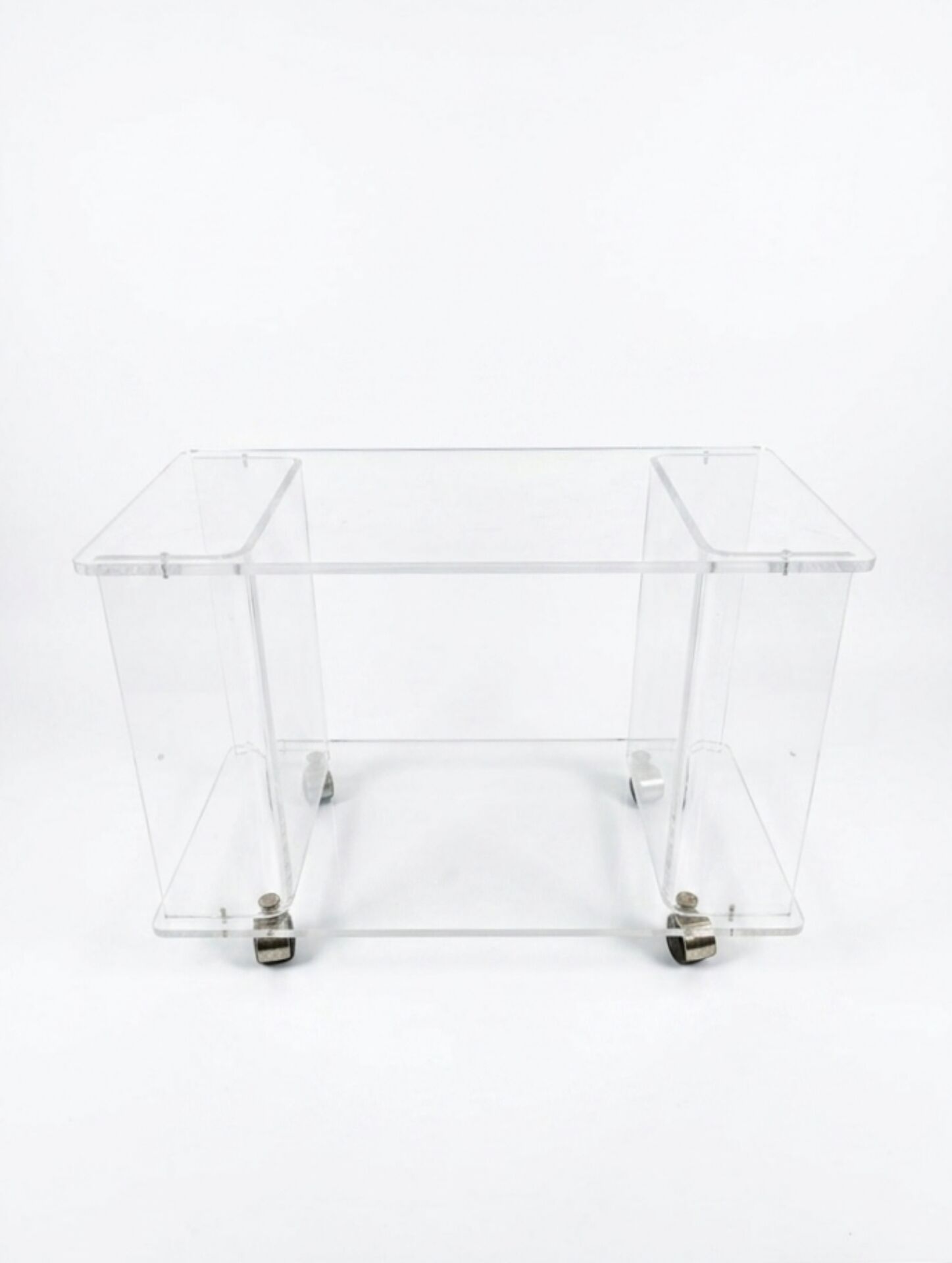 Iconic dessert in transparent Lucite – Attributed to David Lange